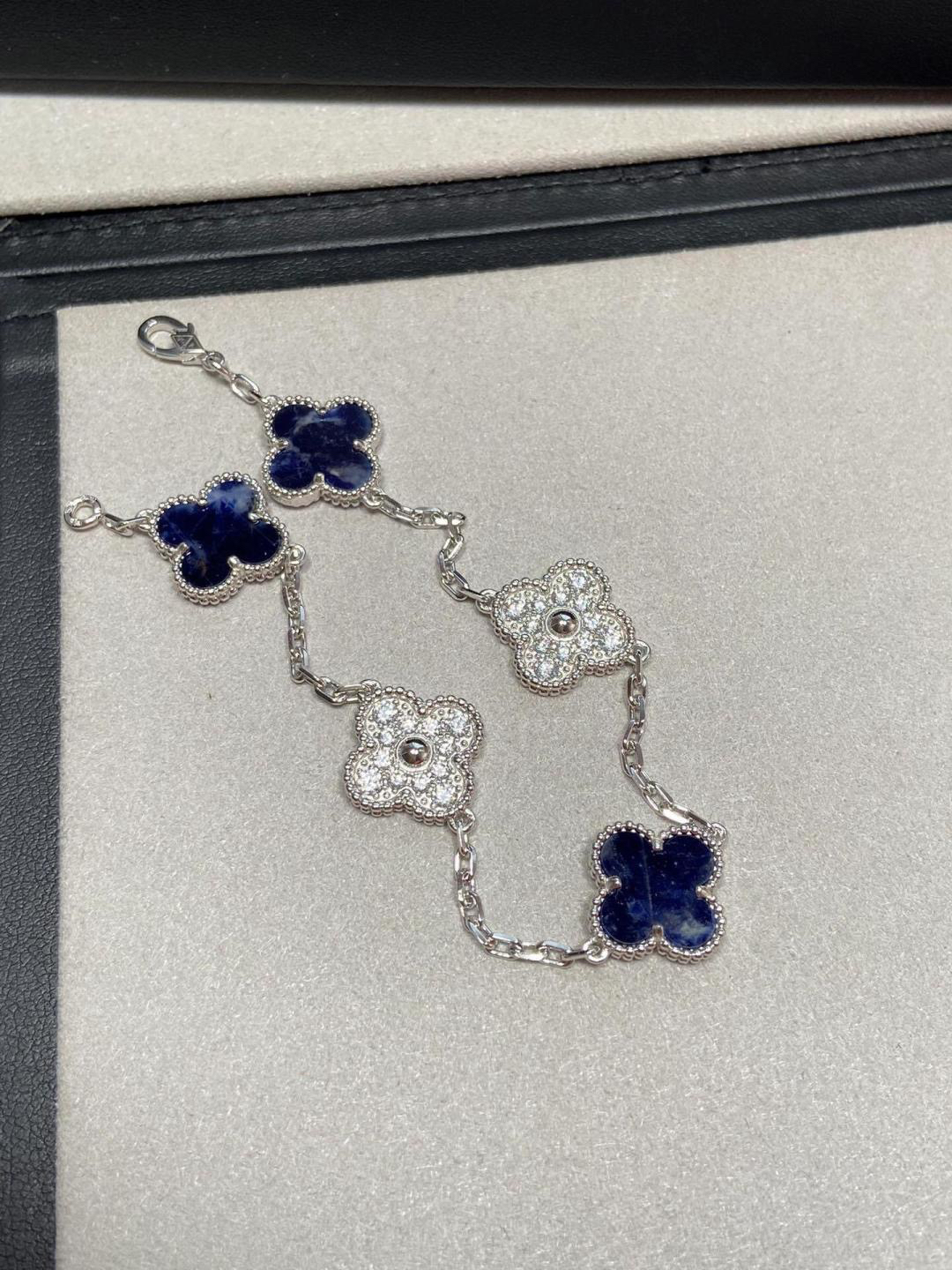 Van Cleef & Arpels Bracelet-93