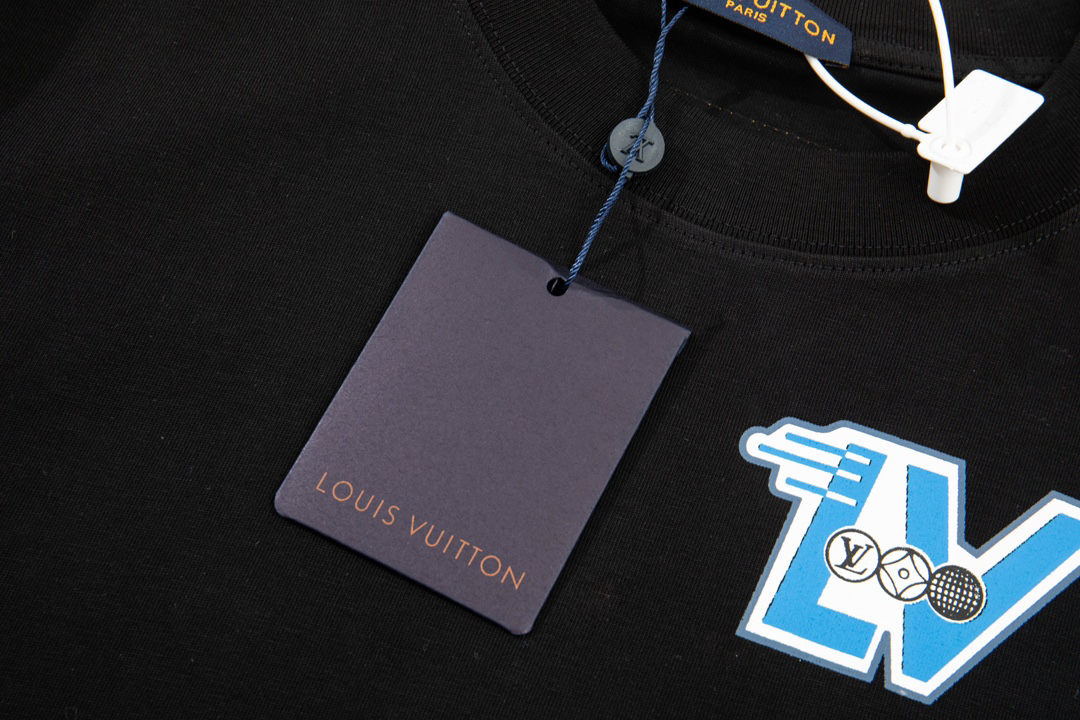 LV clothing-89