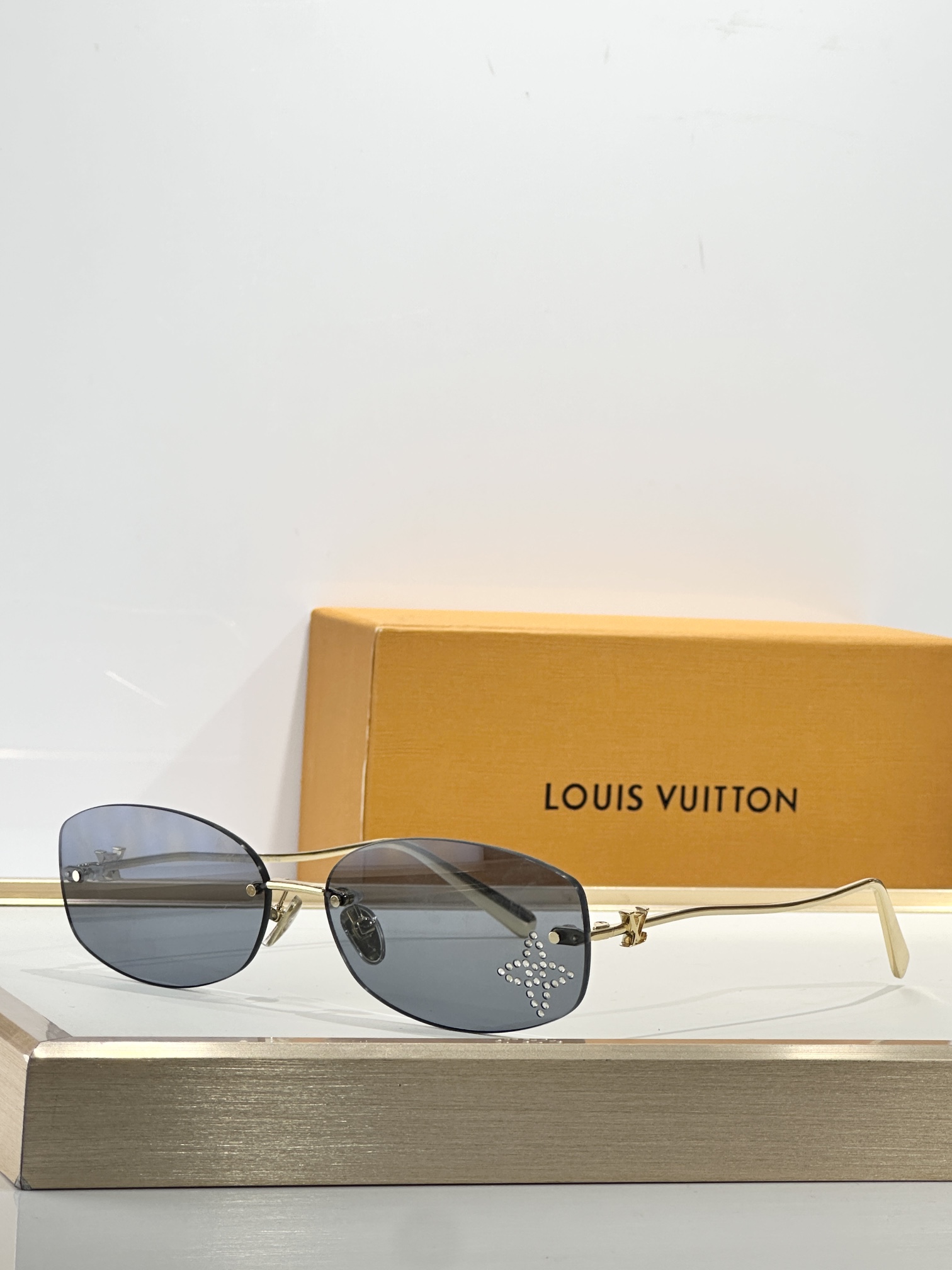 LV glasses-9