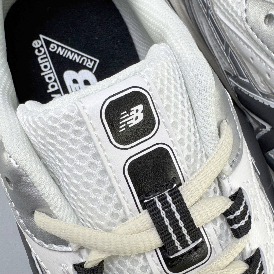 New Balance Sneakers-16