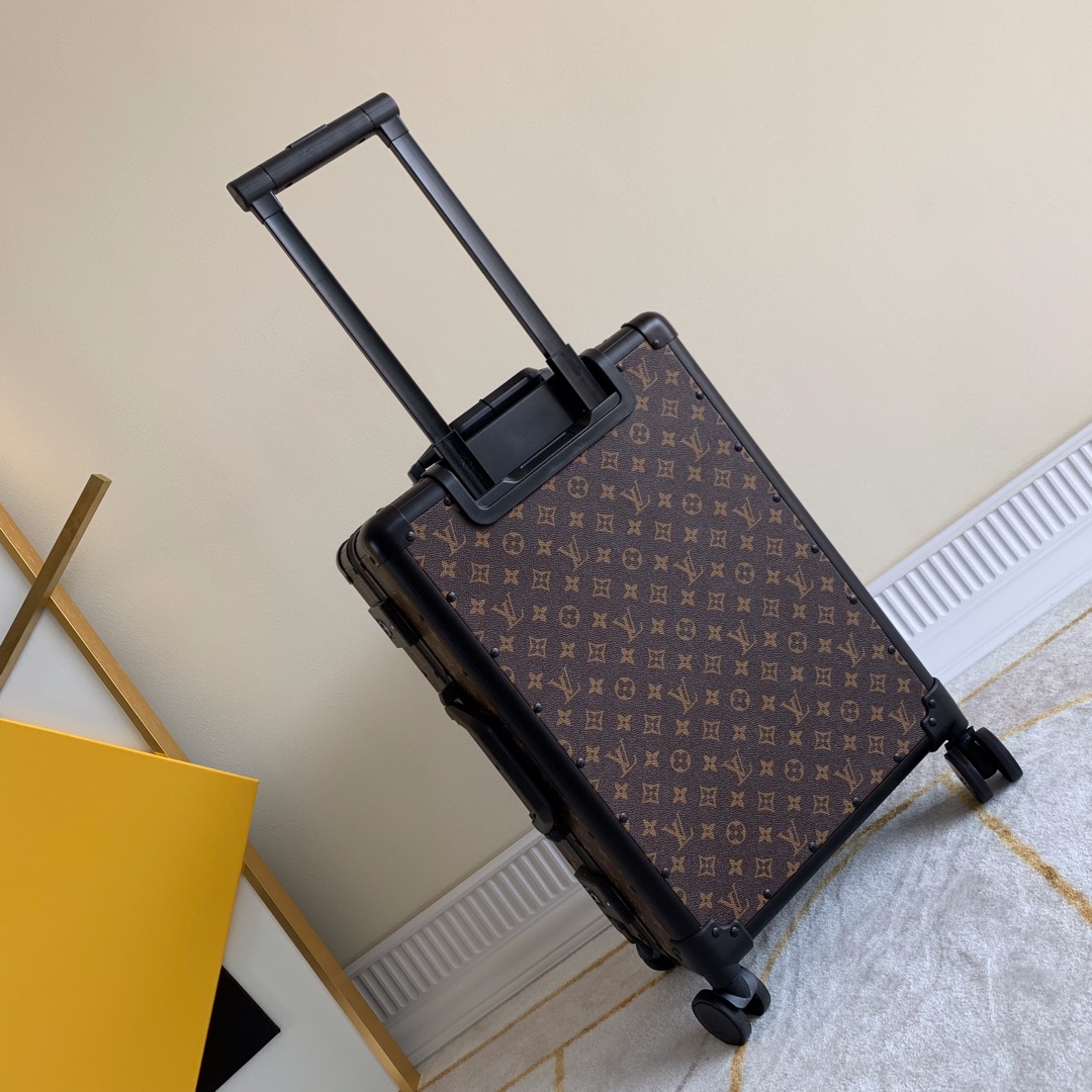 LV luggage-94