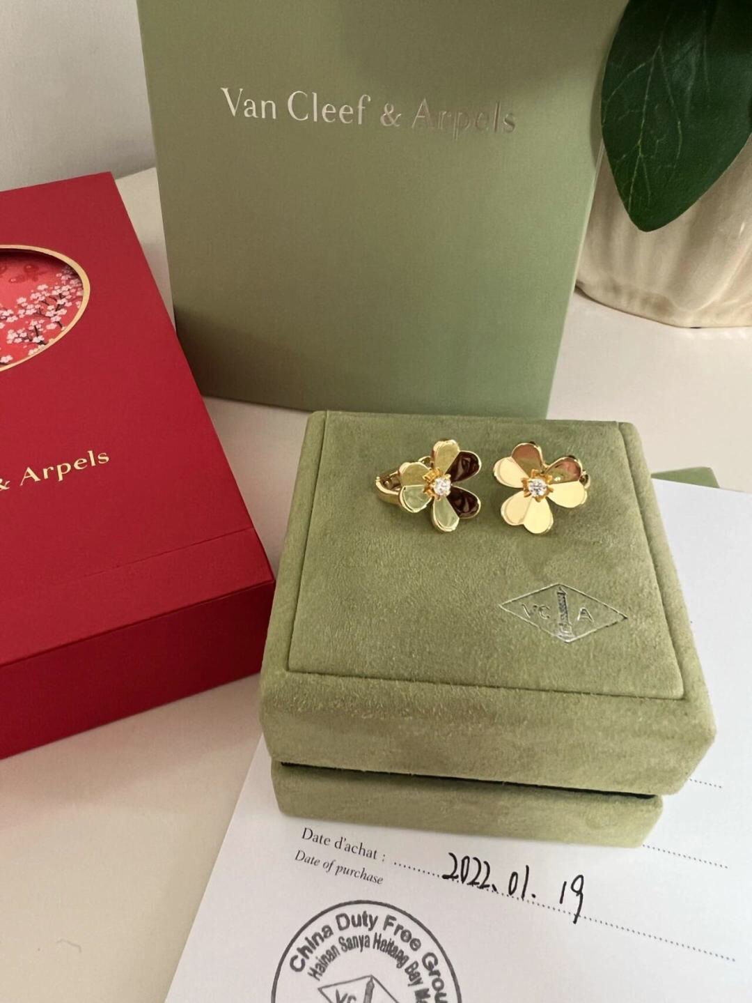 Van Cleef & Arpels earring-104