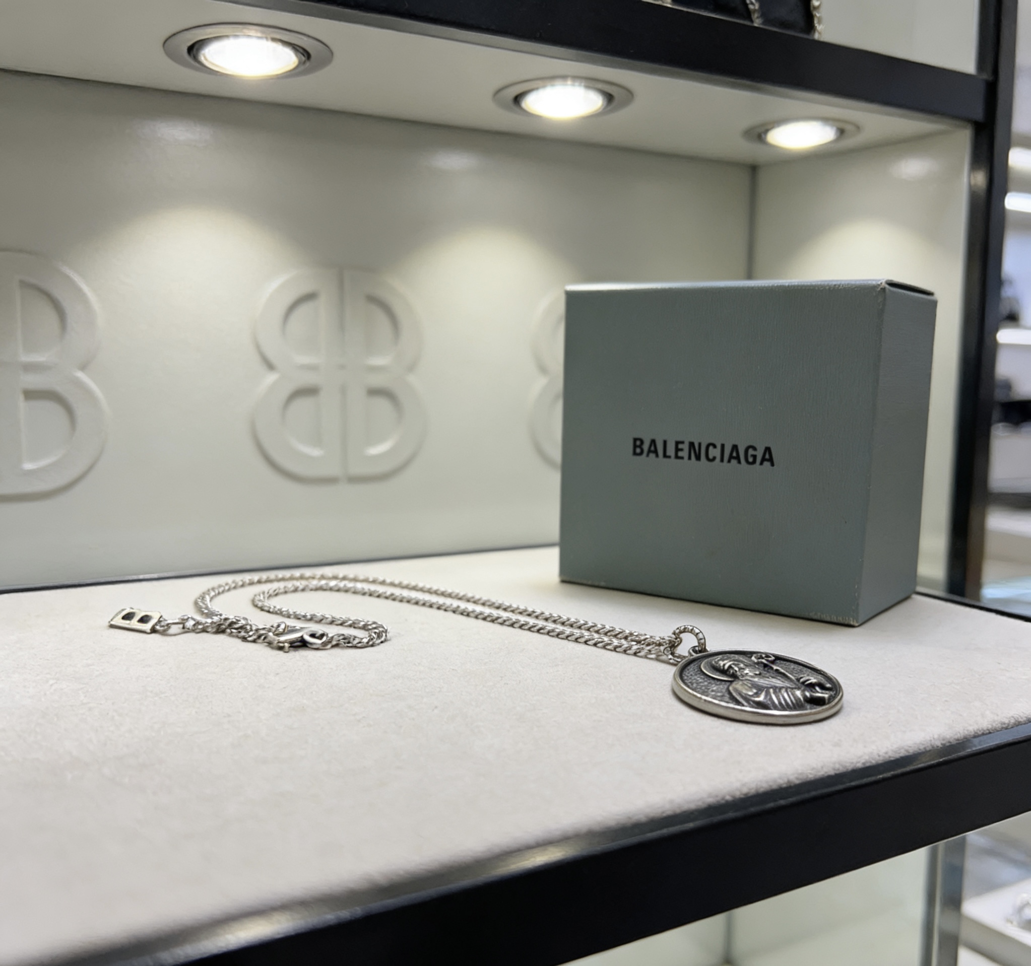 Balenciaga necklace-41