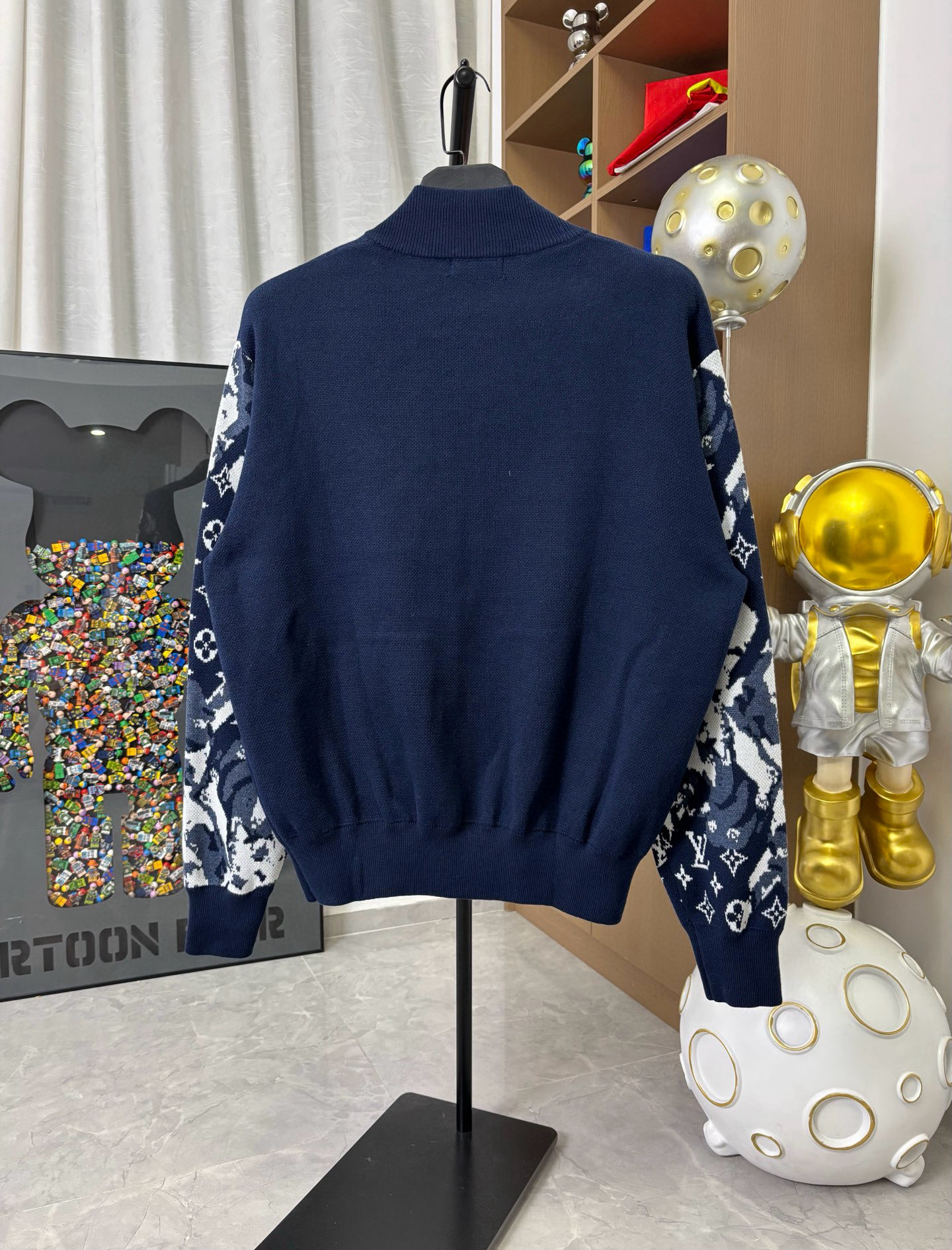 LV Clothing-300