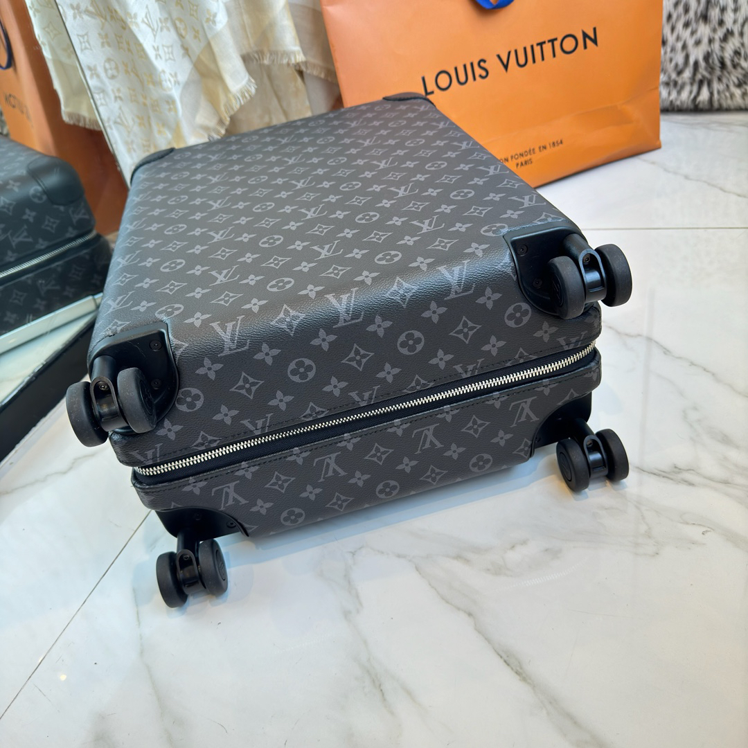 LV luggage-86
