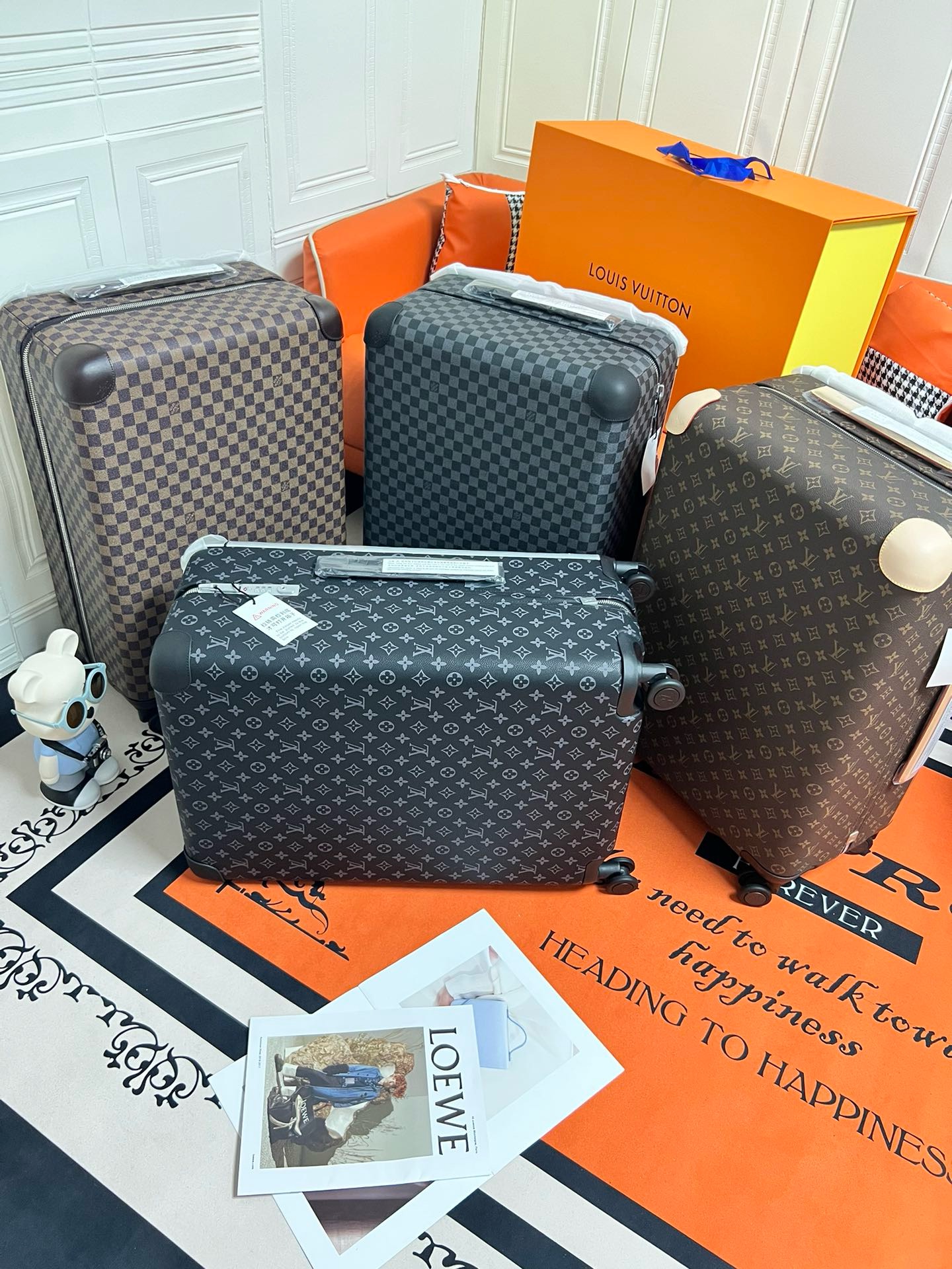 LV luggage-9
