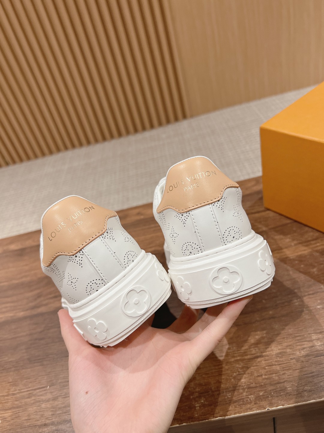 Lv Sneakers-103