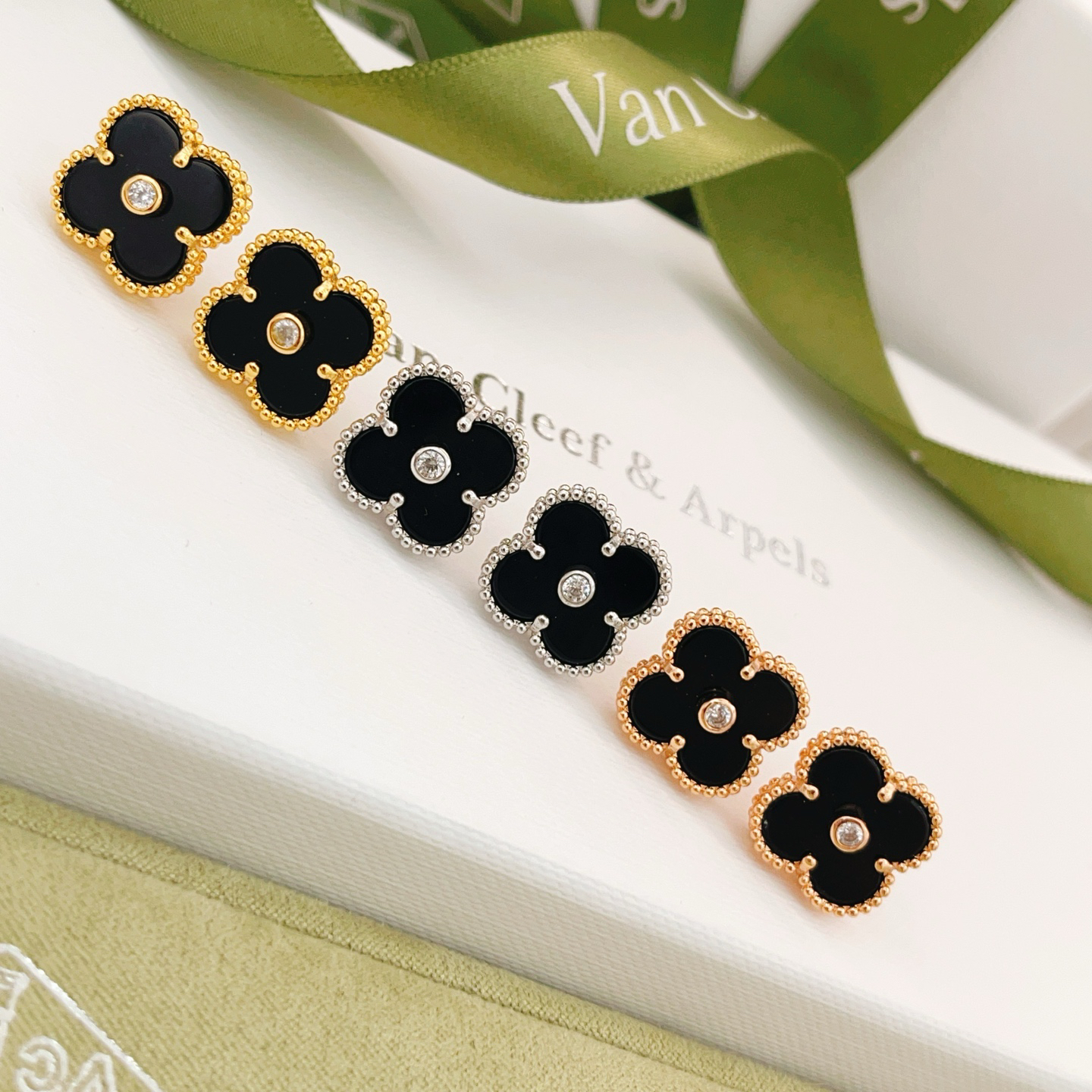 Van Cleef & Arpels earring-105