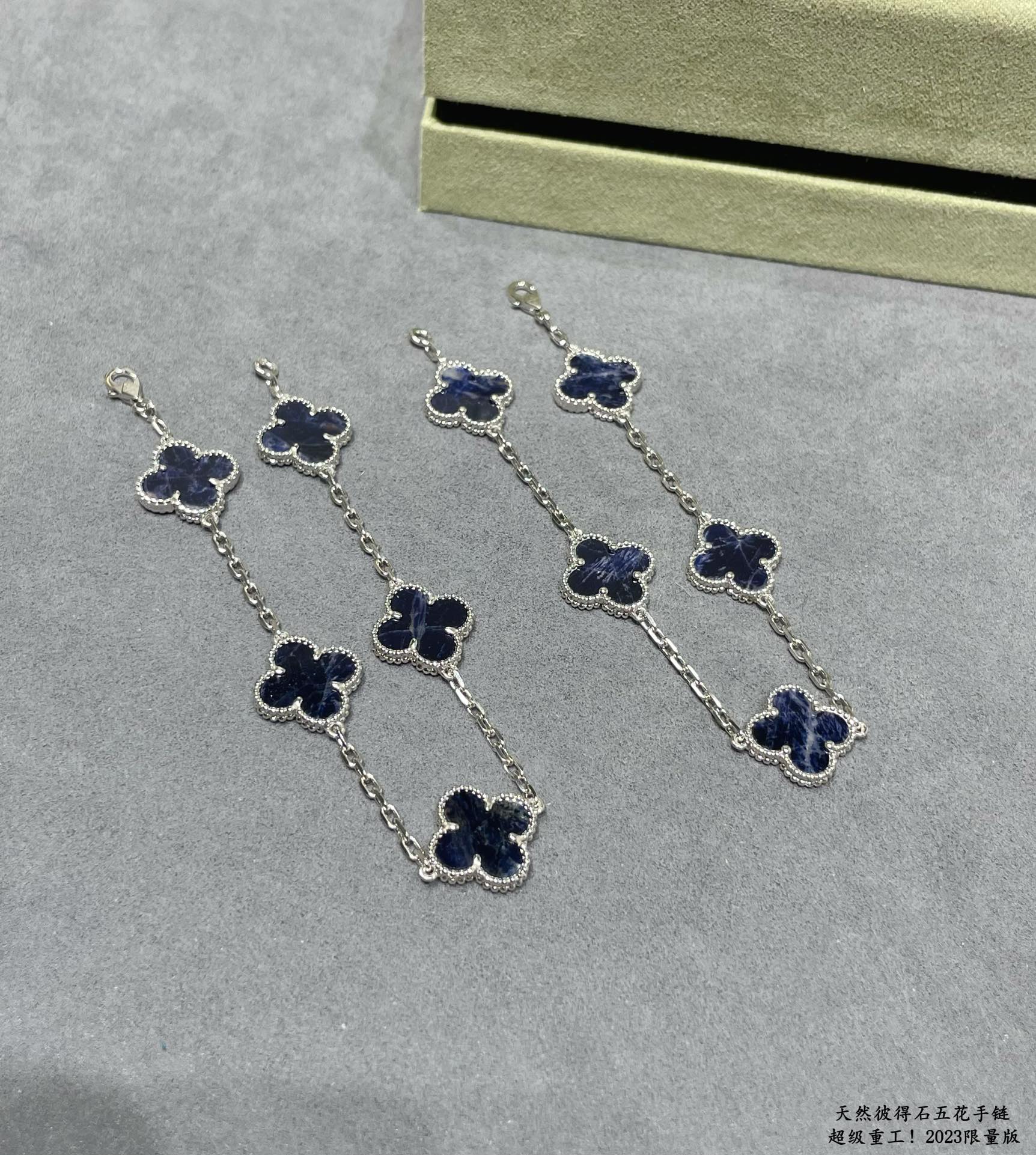 Van Cleef & Arpels Bracelet-114