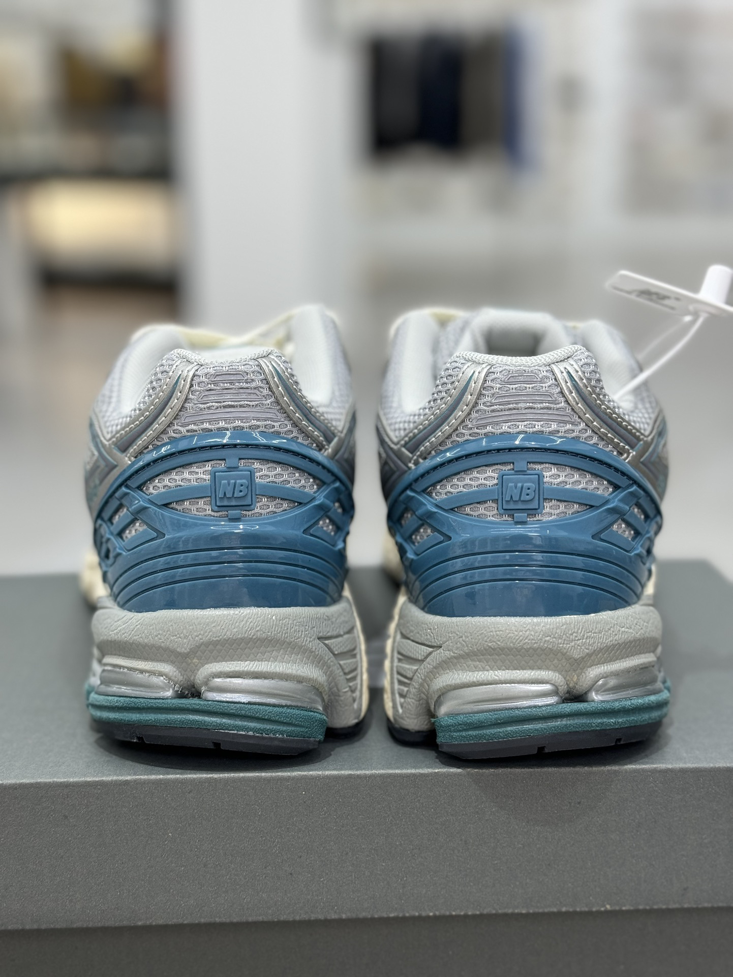 New Balance Sneakers-360