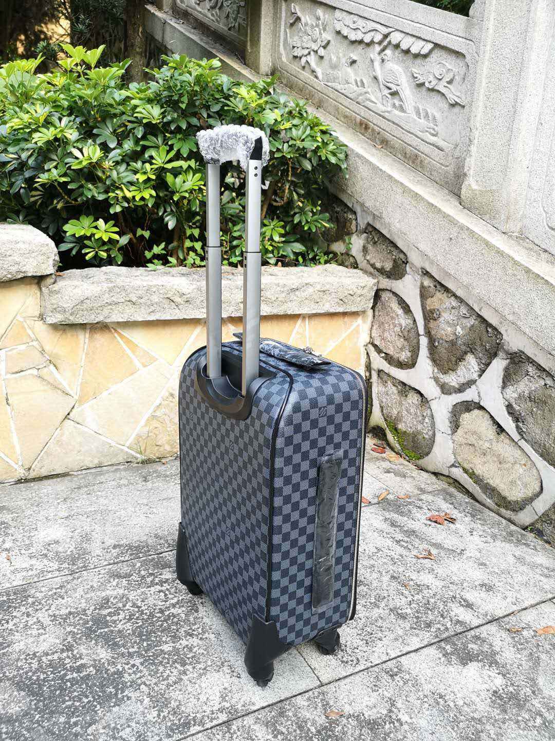 LV luggage-92