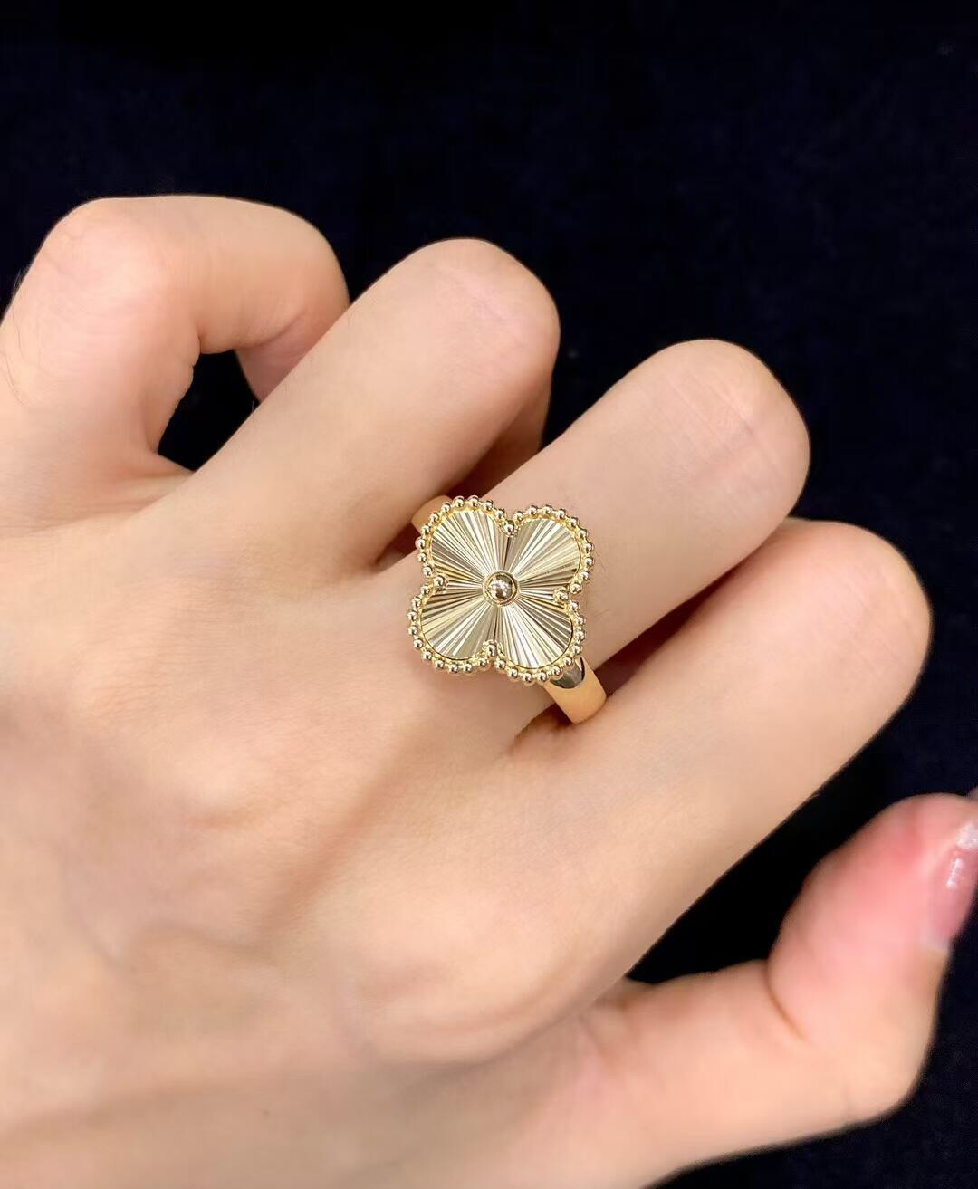 Van Cleef & Arpels ring-52