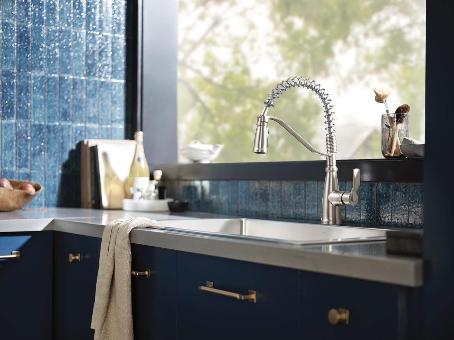 Moen Nolia Spot Resist Stainless One-Handle Pre-Rinse Spring Pulldown Kitchen Sink Faucet, 2 or 4-Hole Setup with Soap Dispenser, 87886SRS