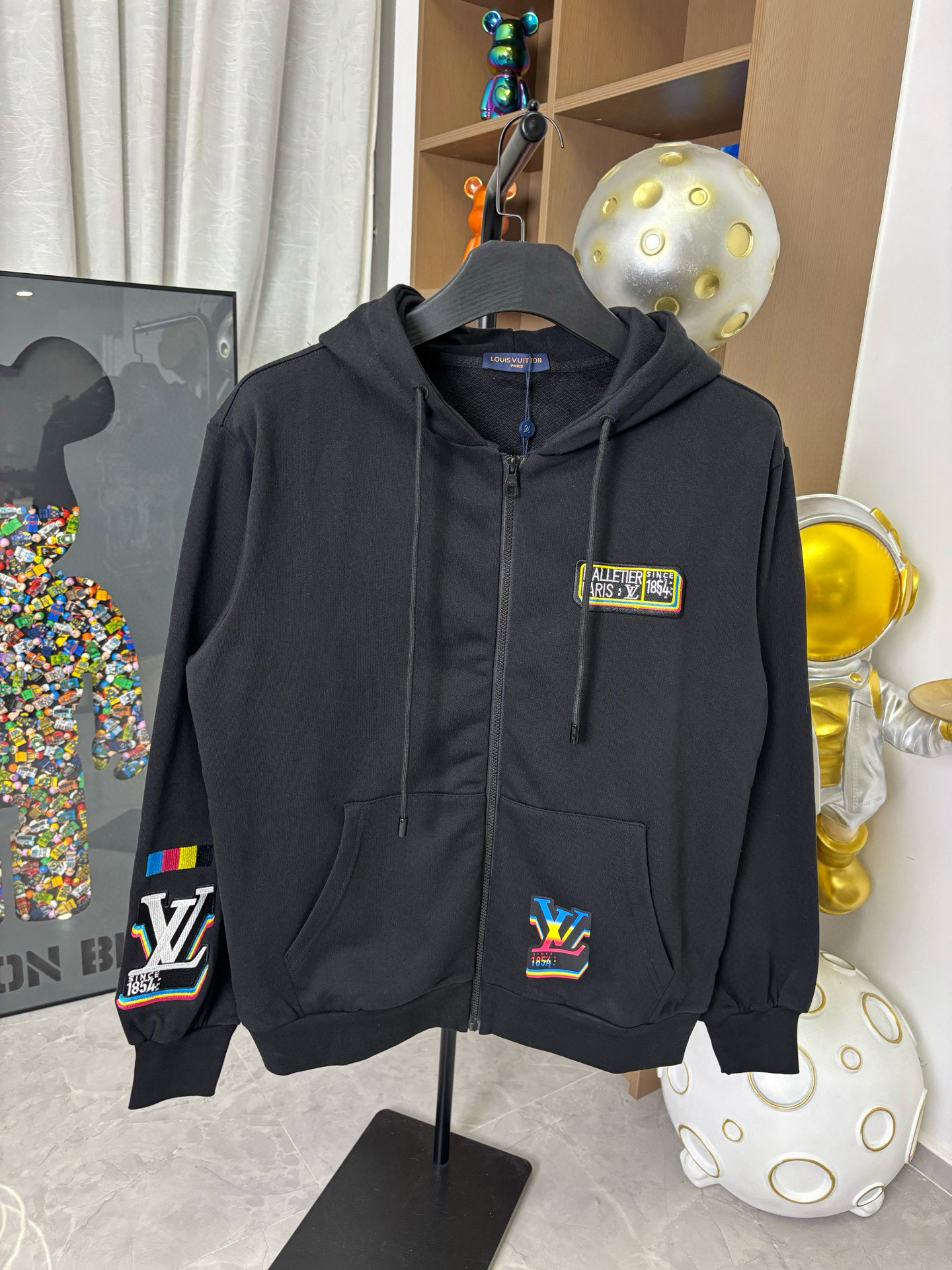 LV Clothing-303