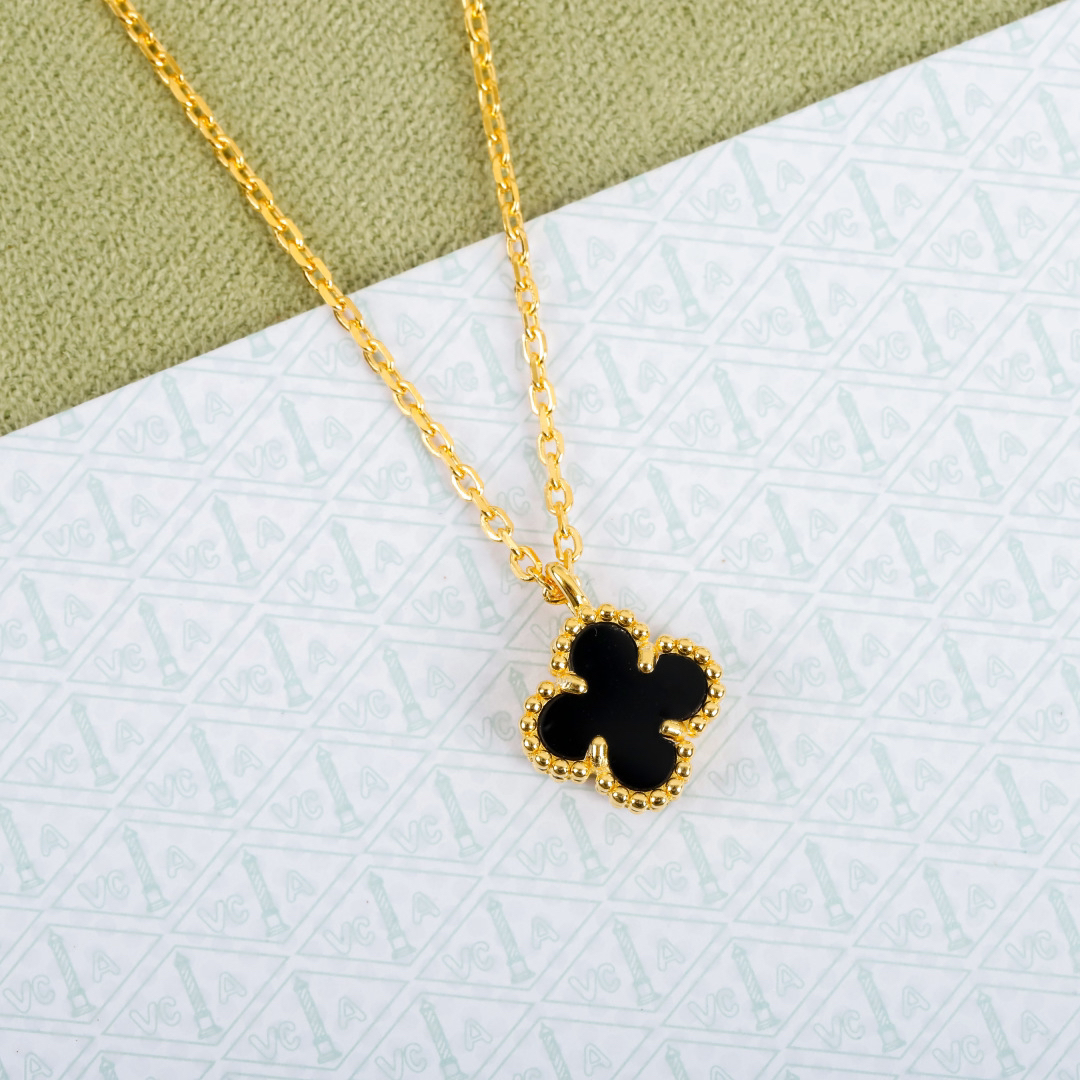 Van Cleef & Arpels necklace-130