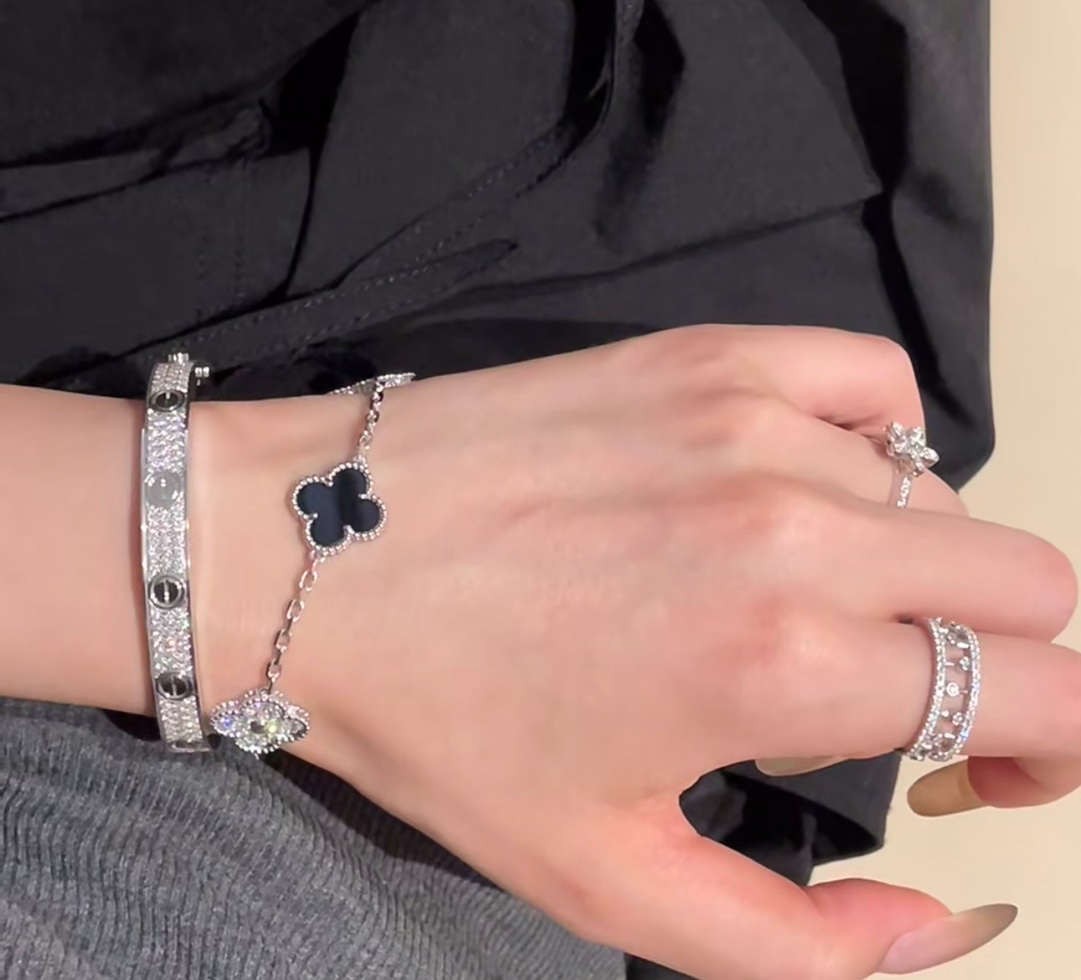 Van Cleef & Arpels Bracelet-30