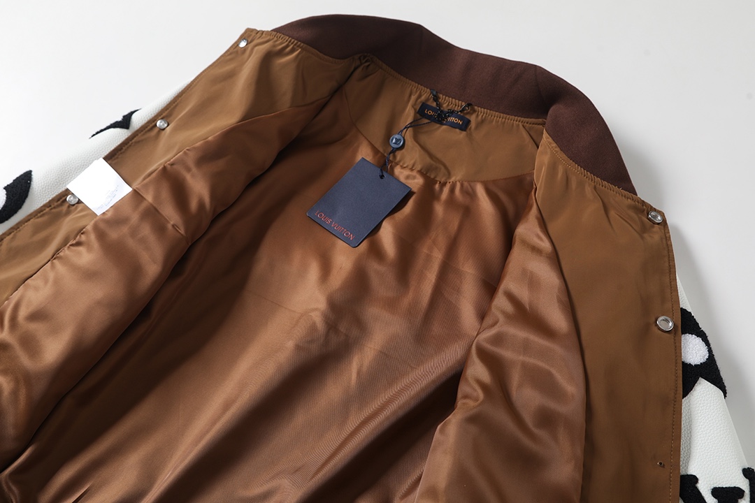 LV Clothing-264