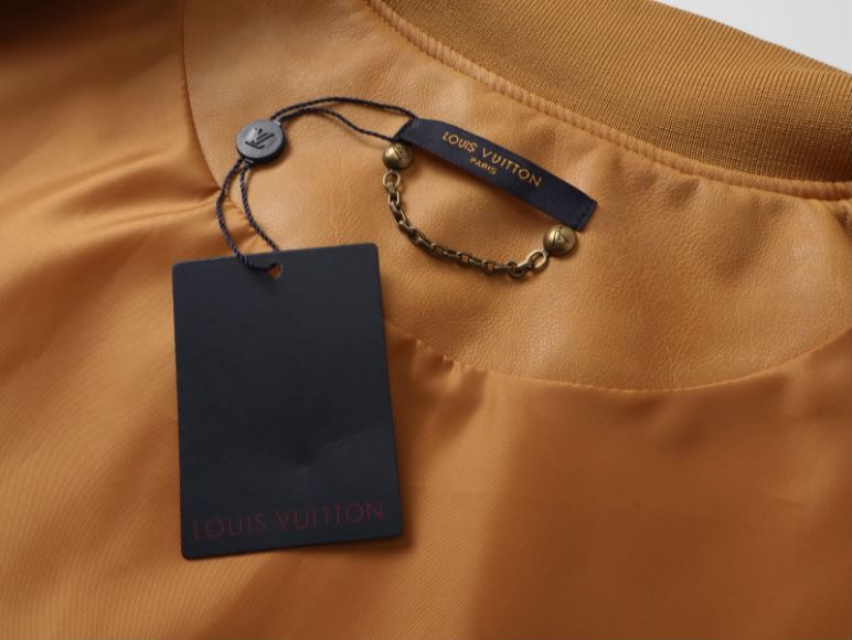 LV clothing-240