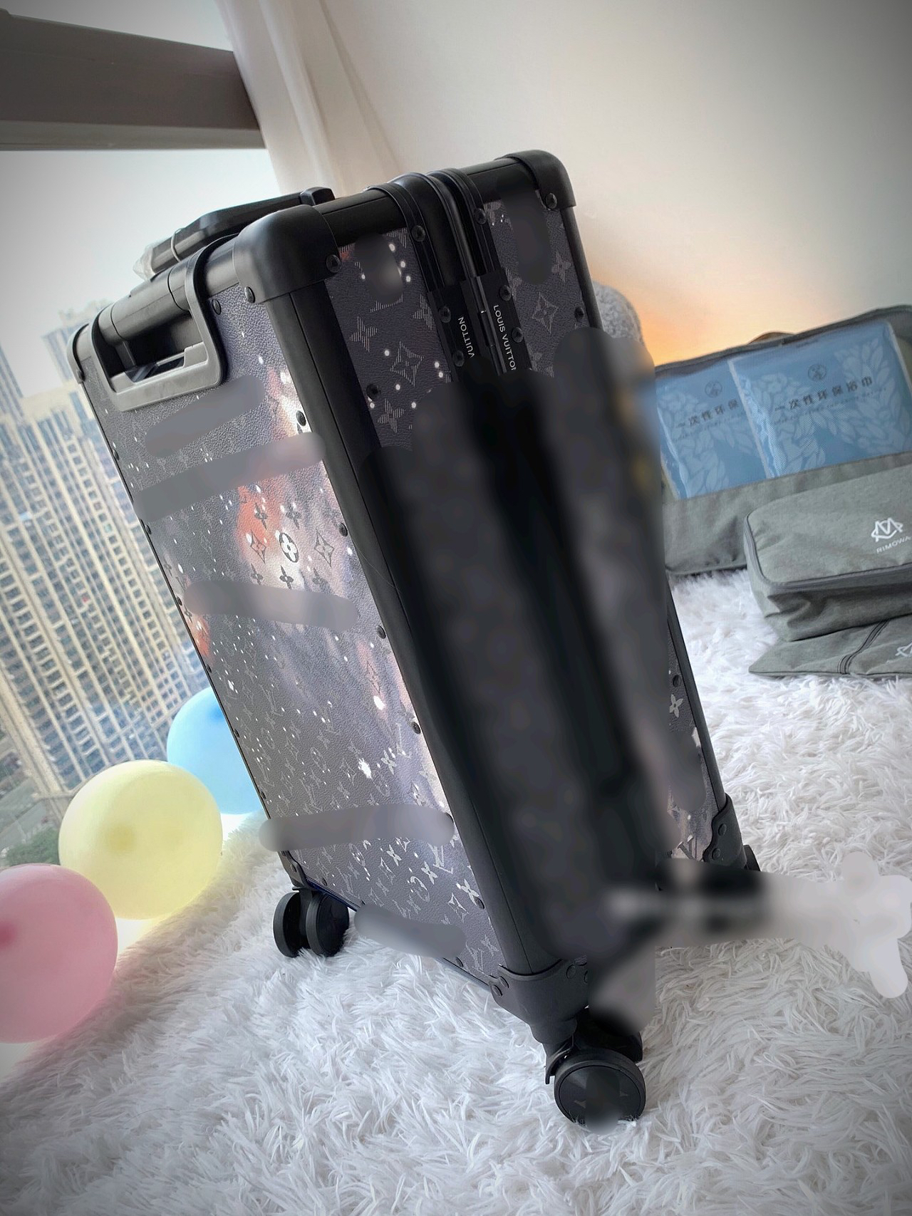 LV luggage-100