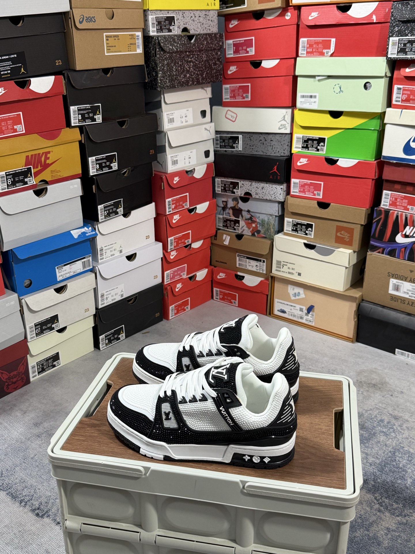 Lv Sneakers-115