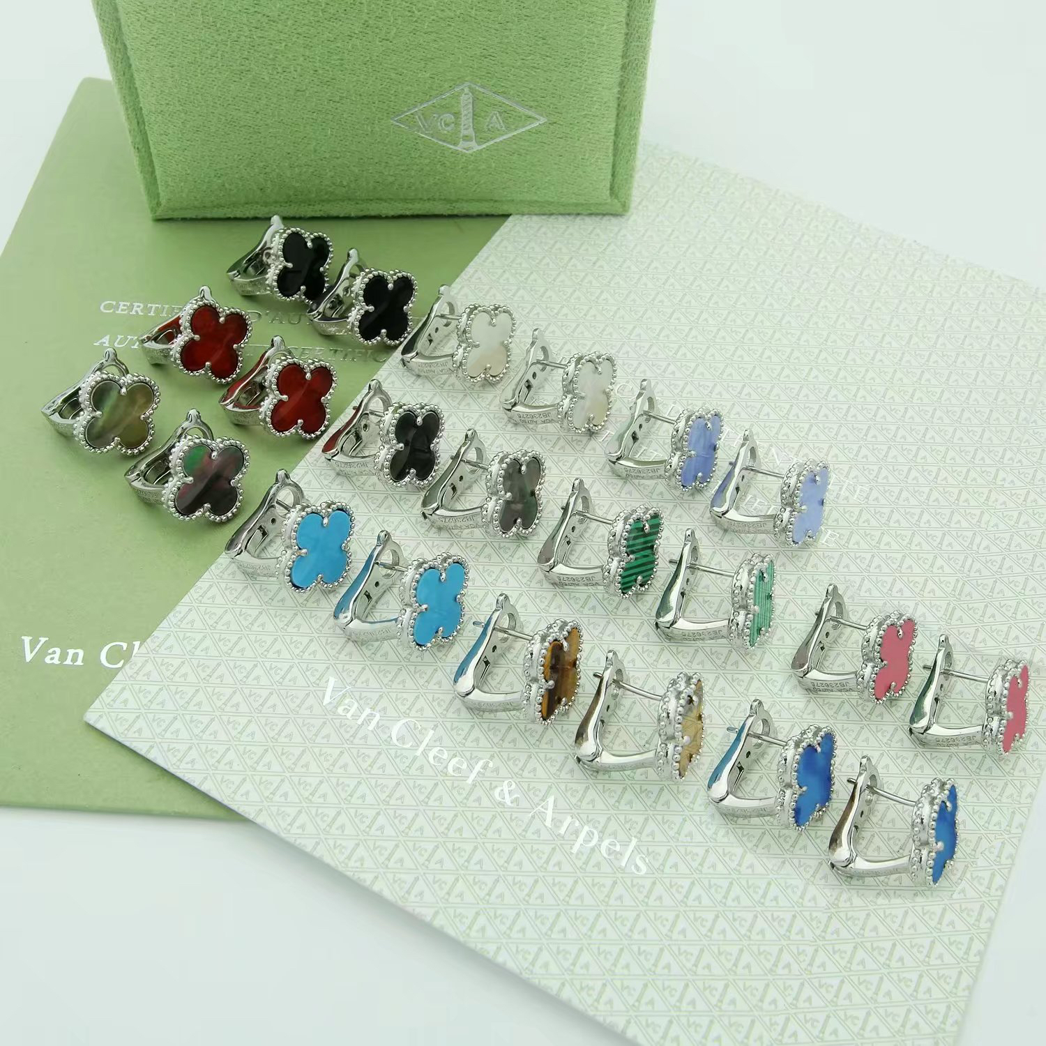 Van Cleef & Arpels earring-101