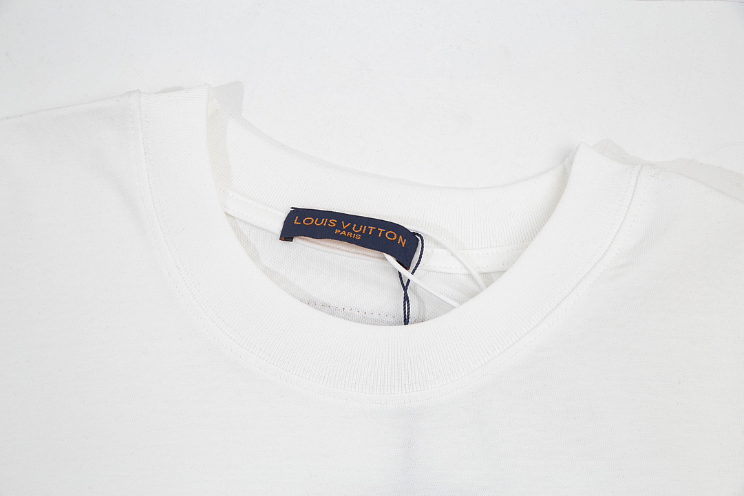 LV clothing-183