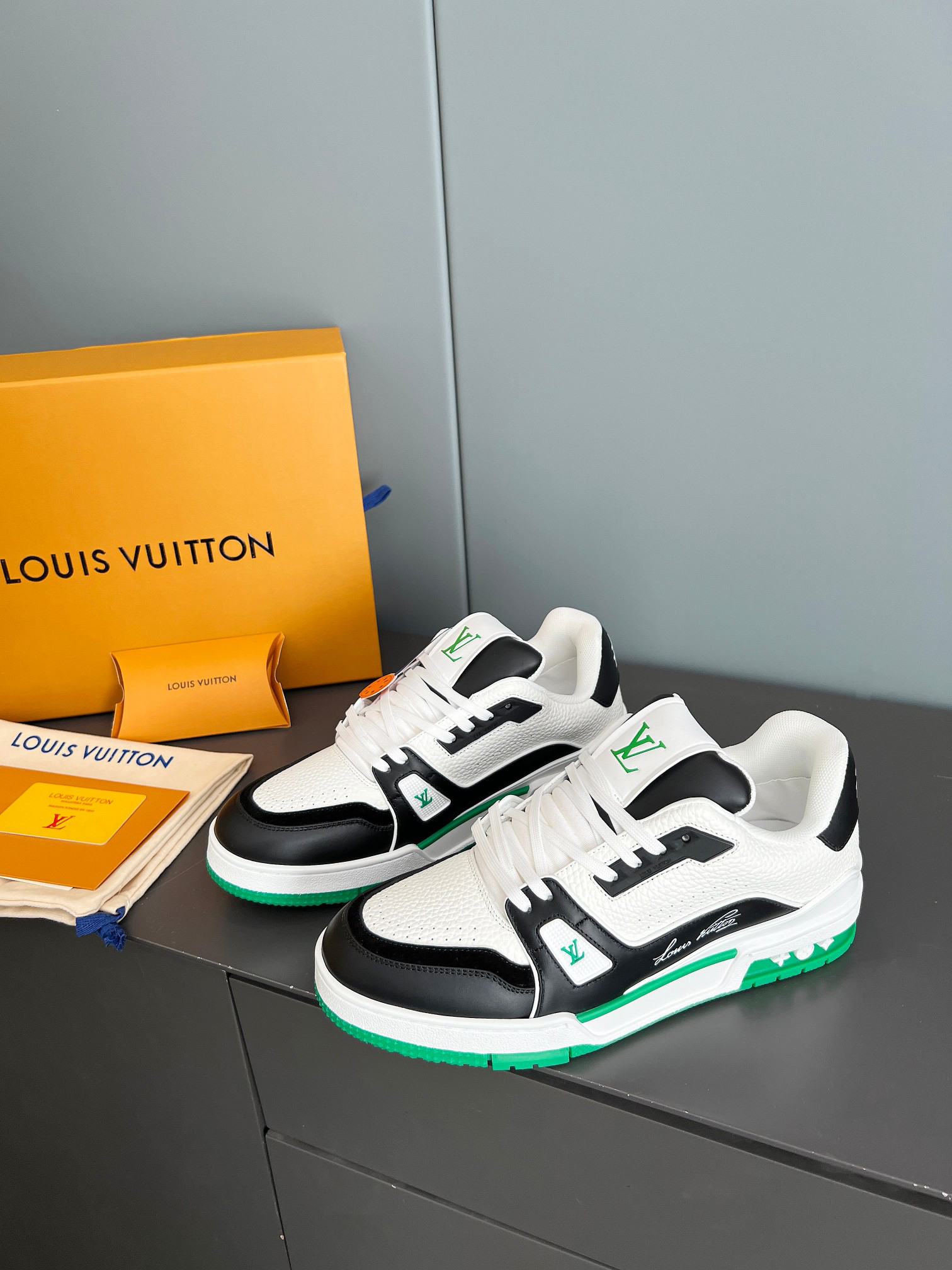 Lv Sneakers-65