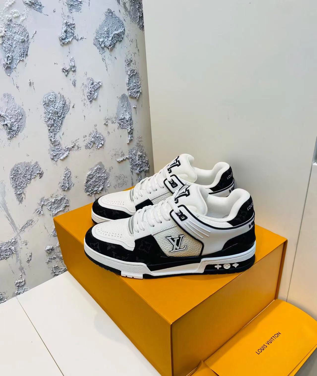 Lv Sneakers-40