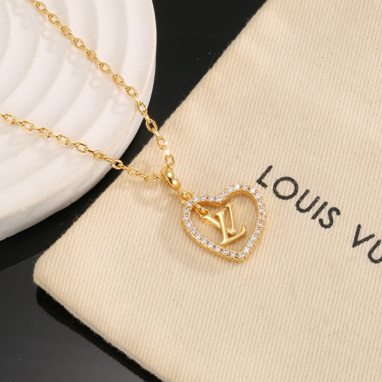LV necklace-46