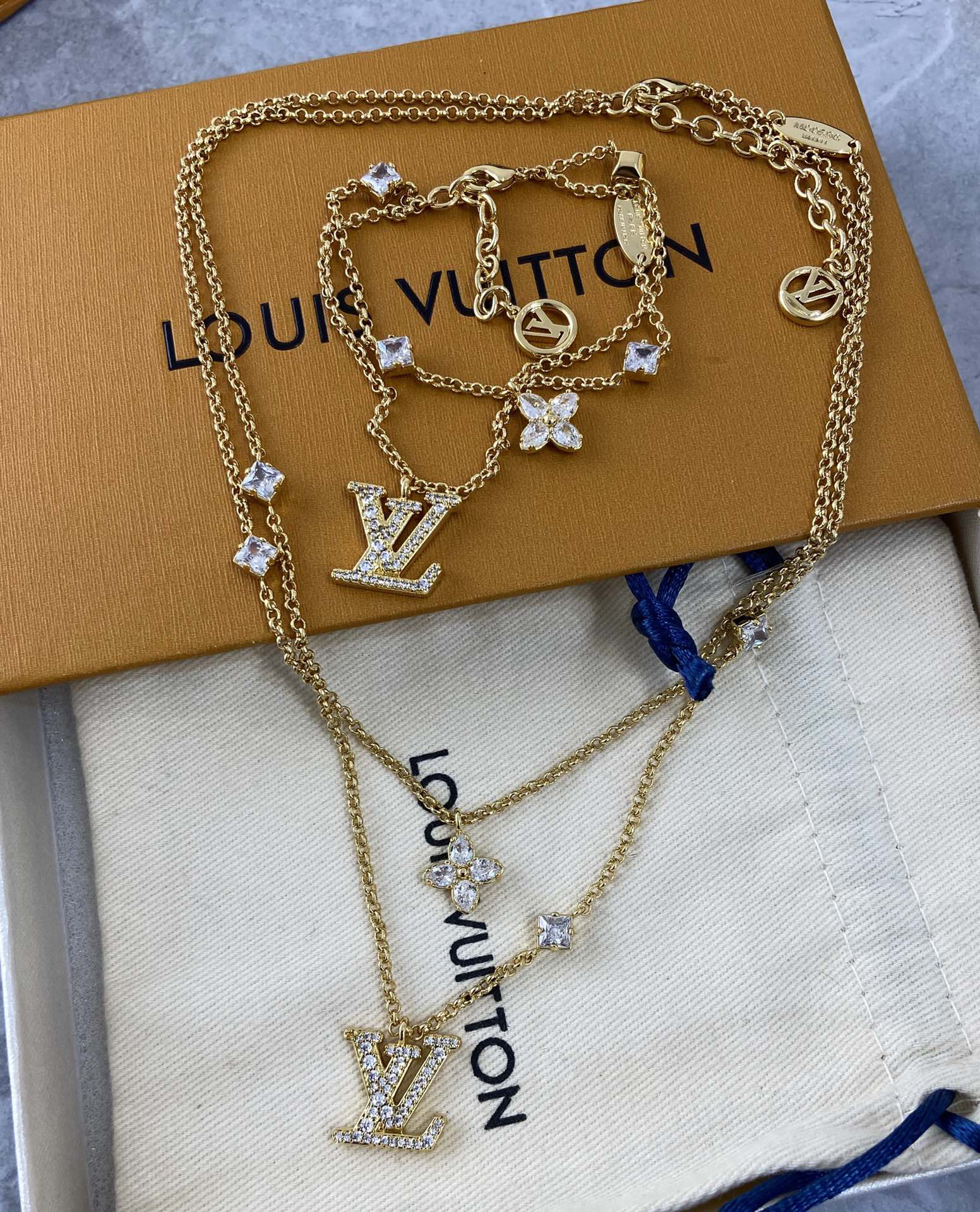 LV necklace-80