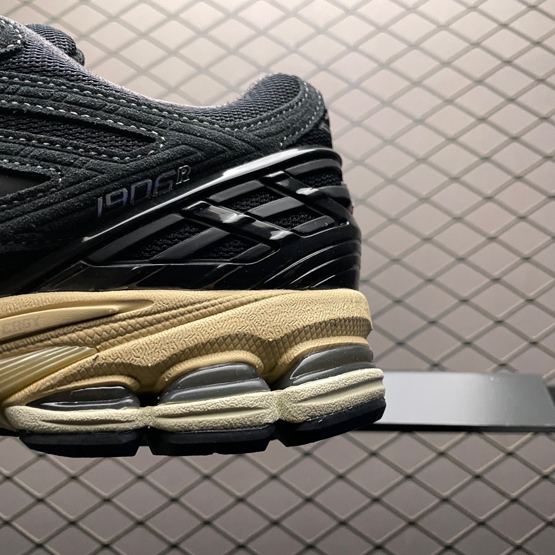 New Balance Sneakers-100