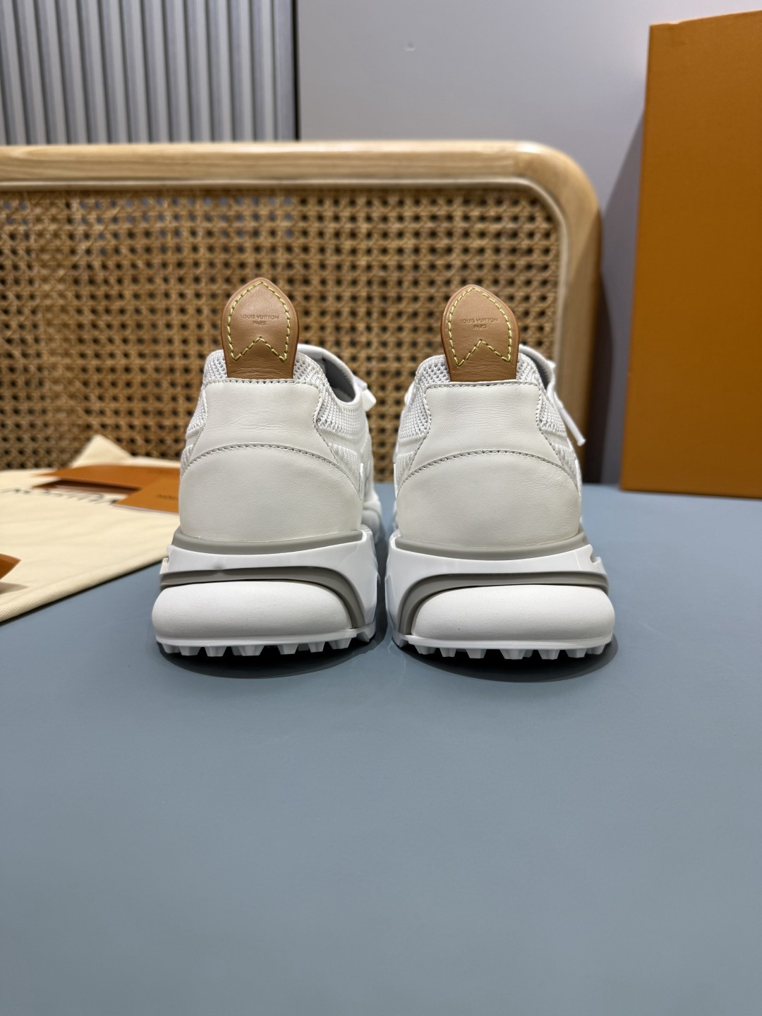 Lv Sneakers-190