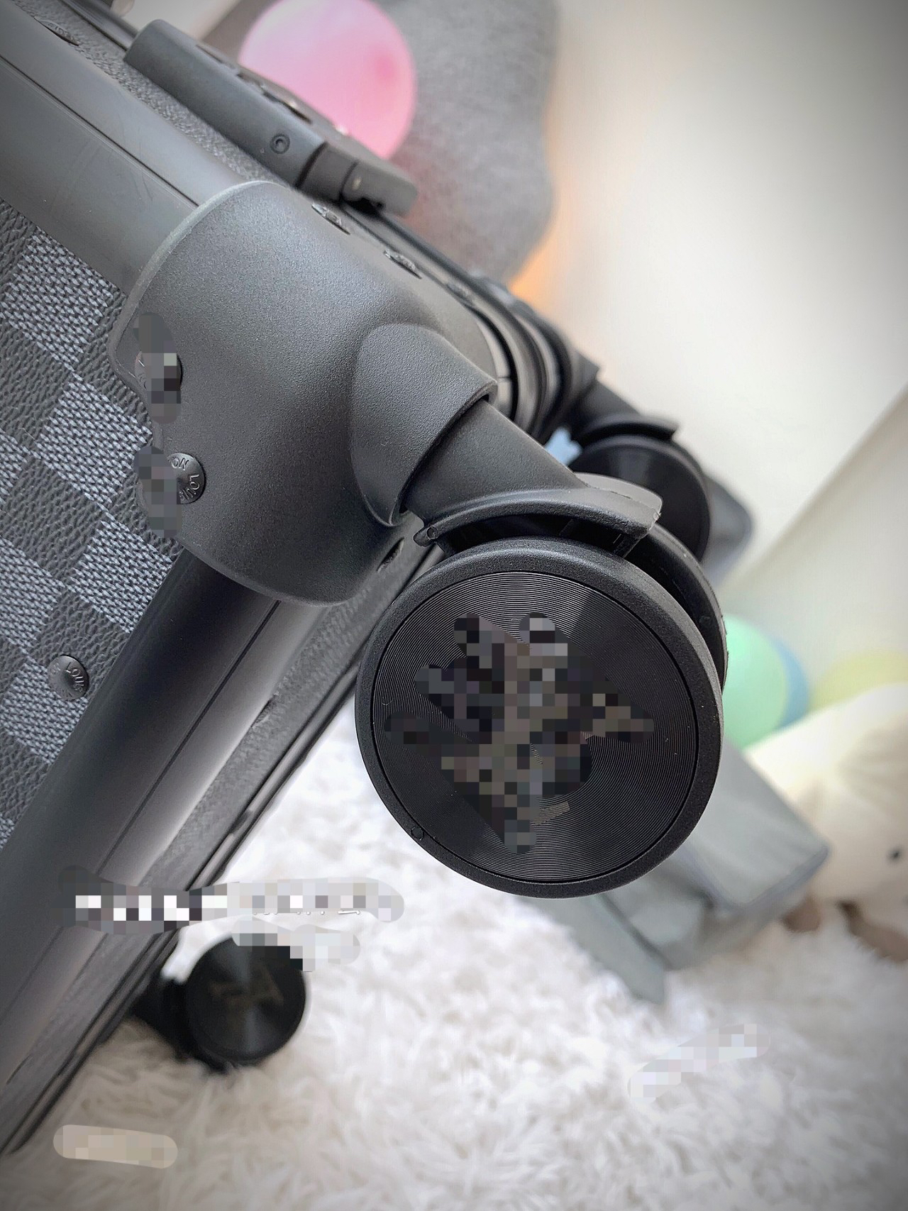 LV luggage-101