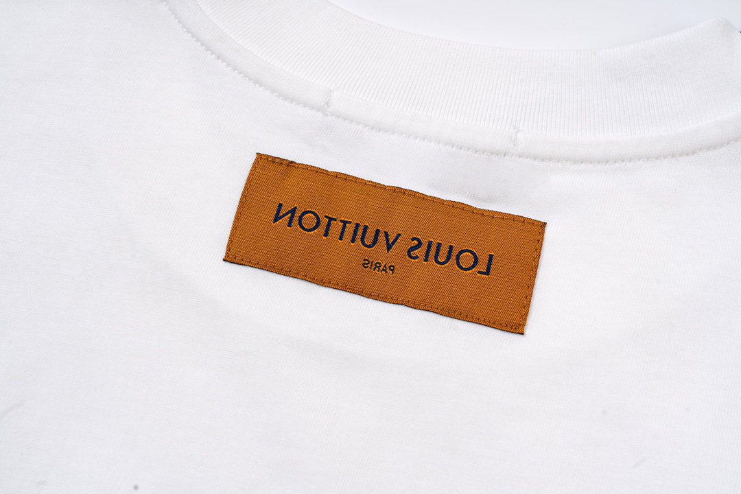 LV clothing-83