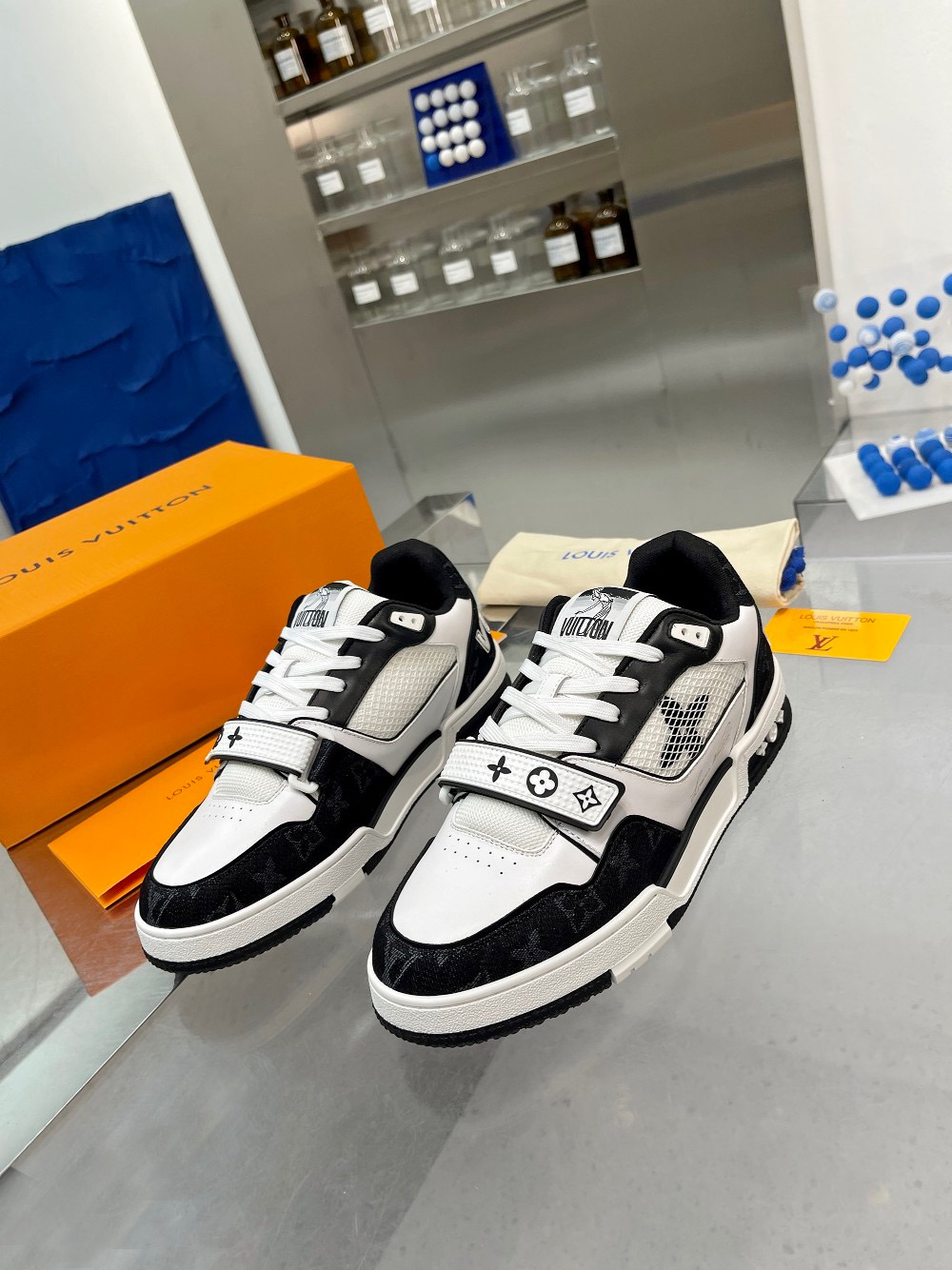 Lv Sneakers-158