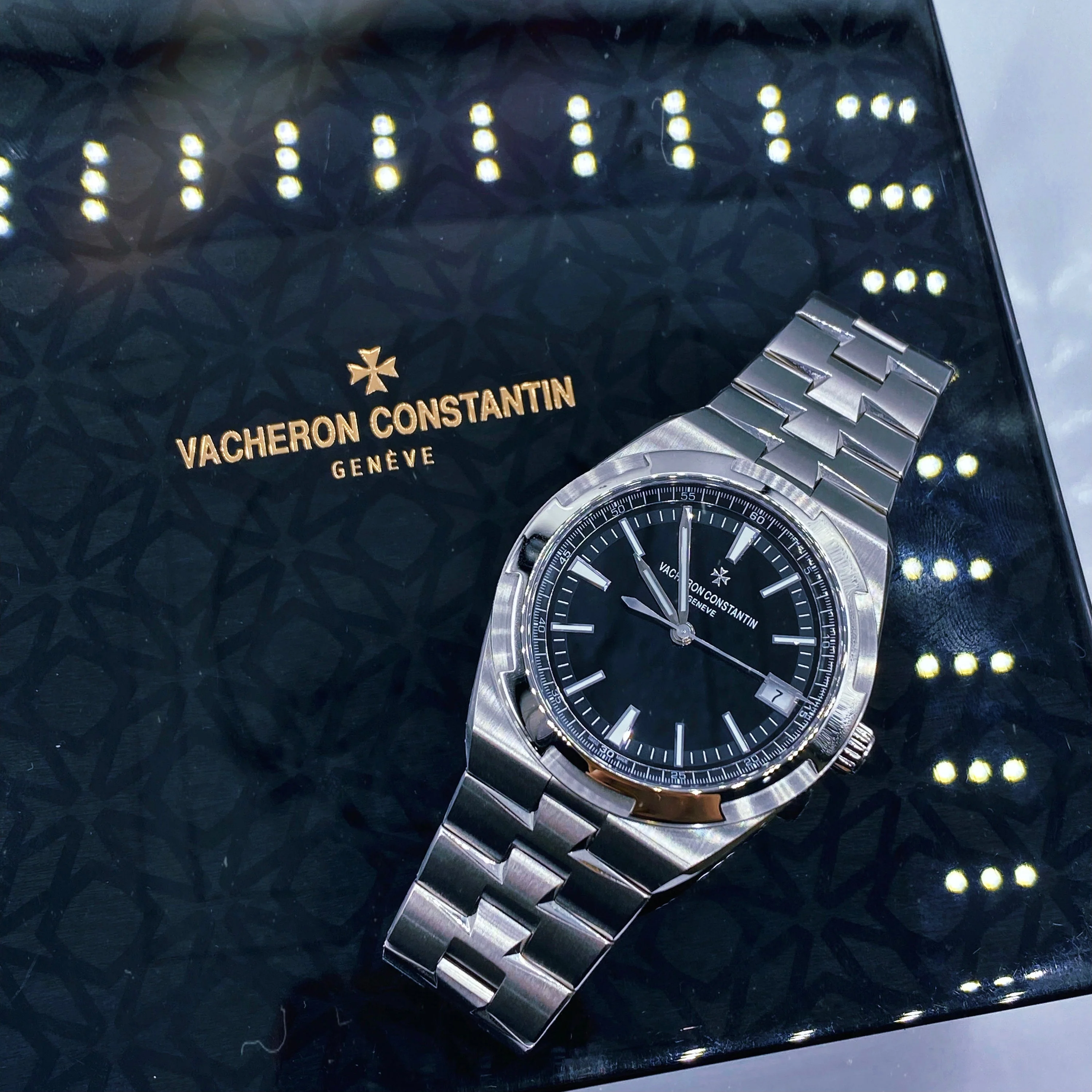 Vacheron Constantin Overseas Watch Self-Winding Ref 4500V/110A-B483