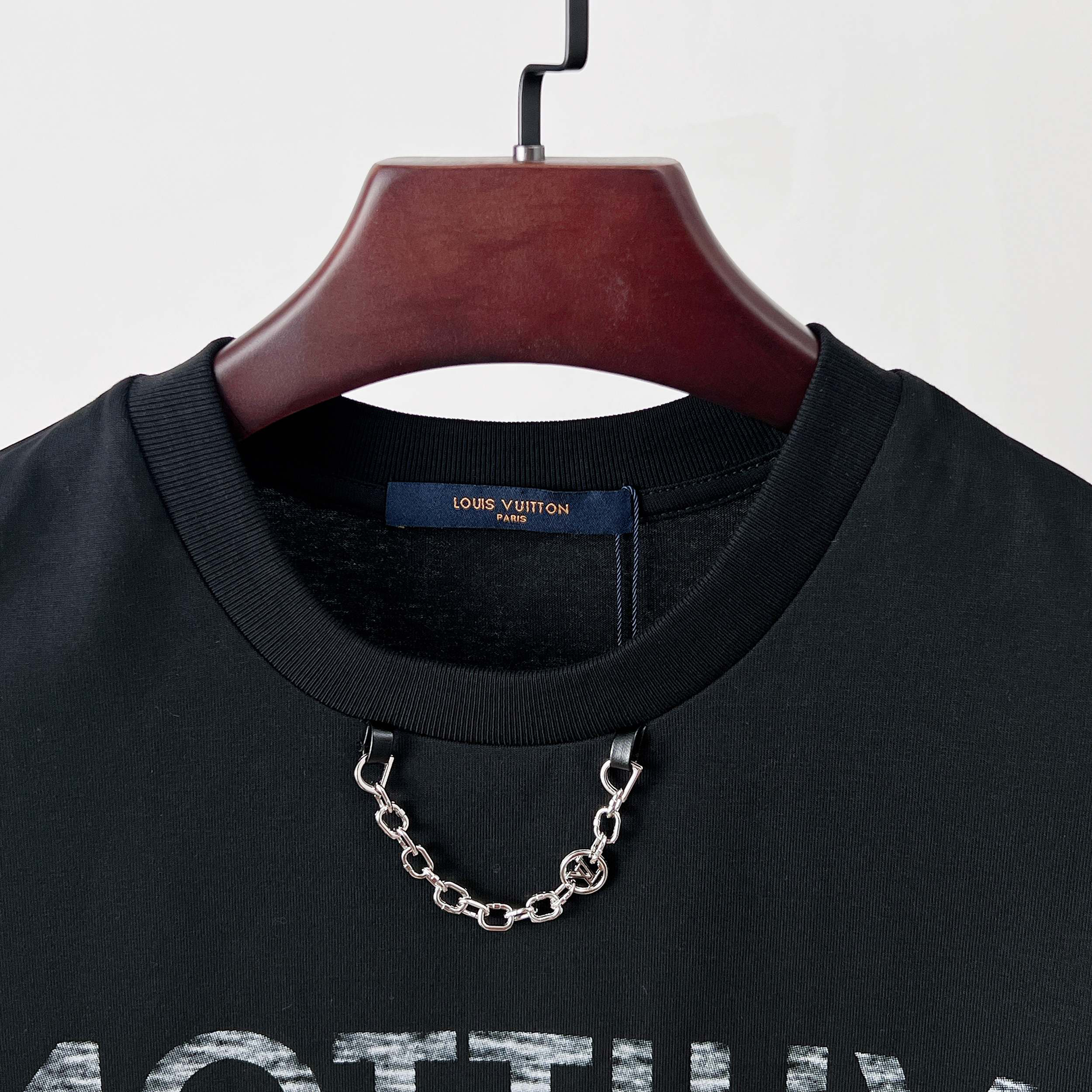 LV clothing-250