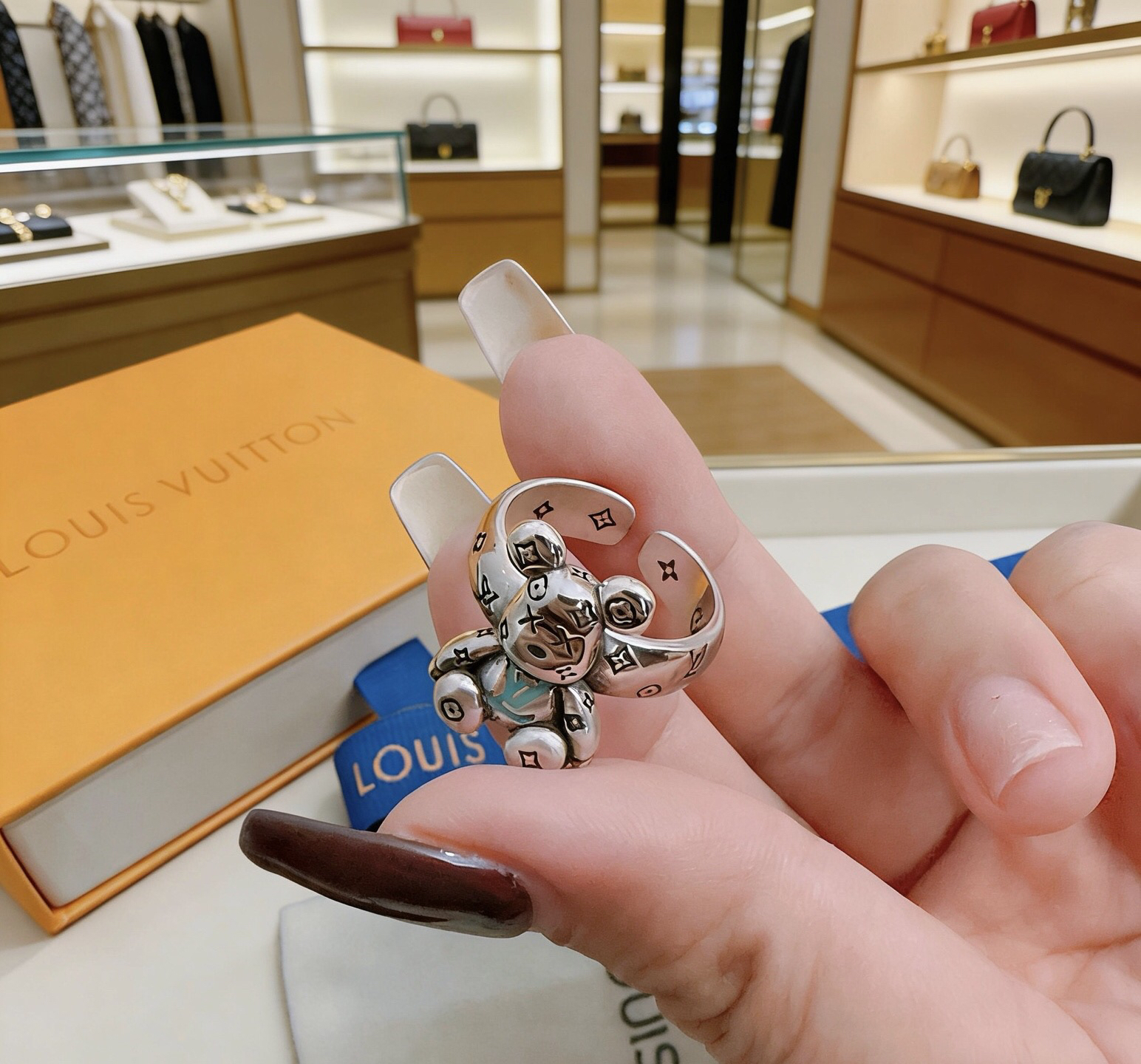 LV ring-9