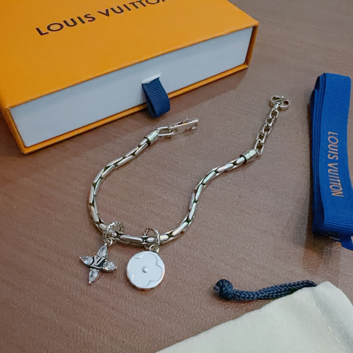 LV Bracelet-17