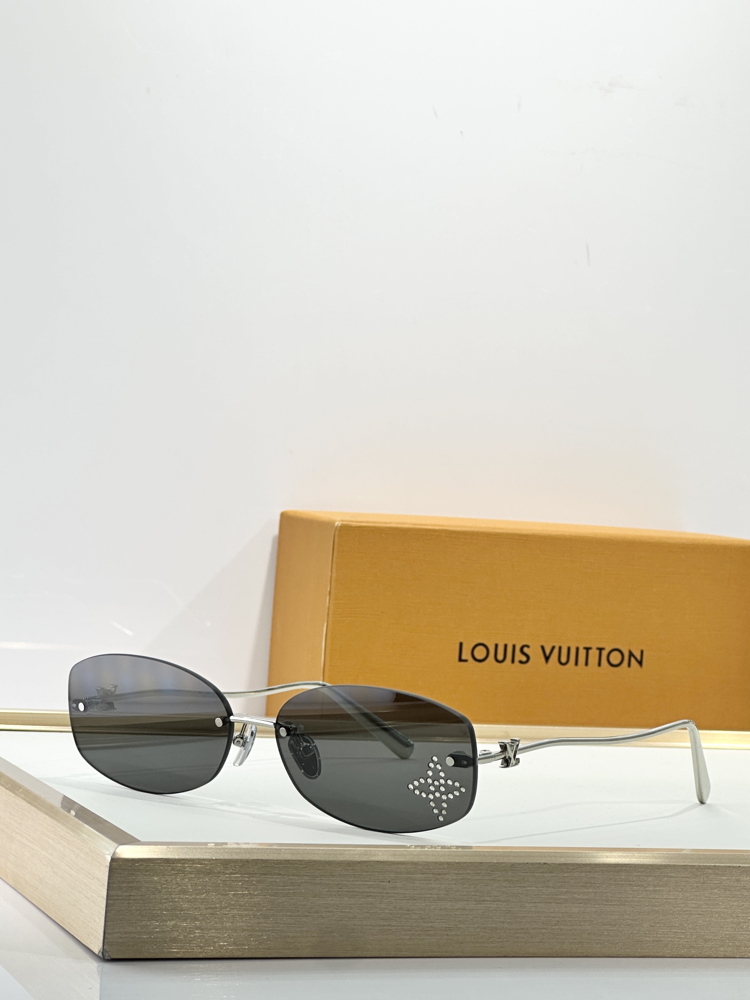 LV glasses-11