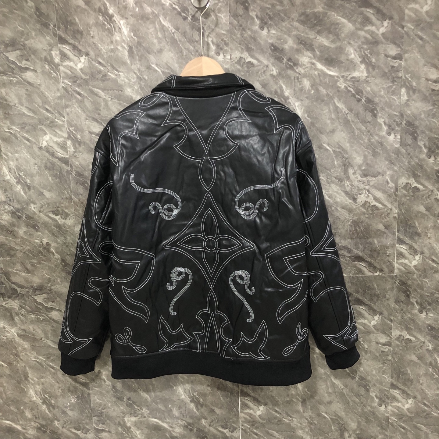 LV Clothing-277