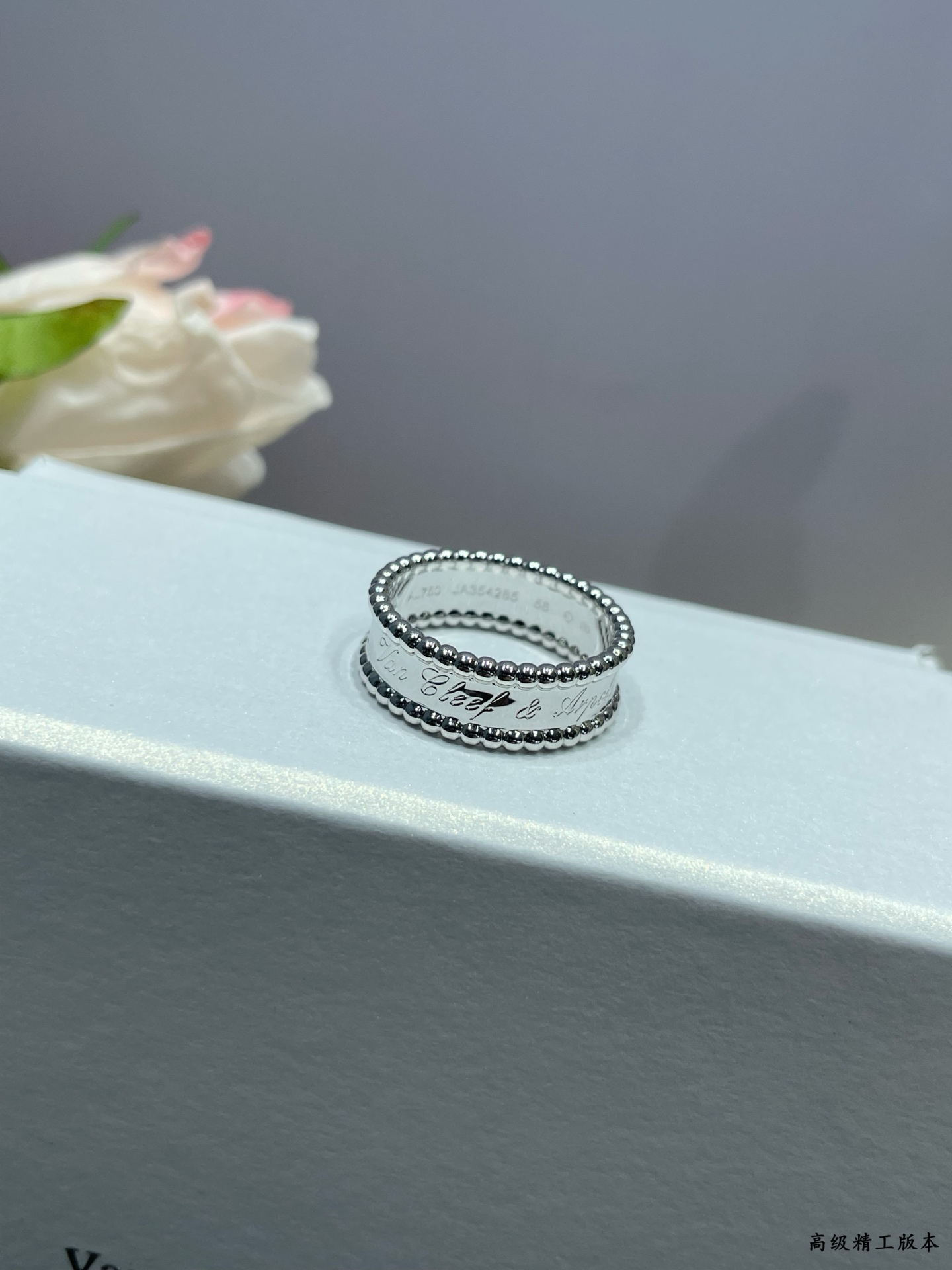 Van Cleef & Arpels ring-40