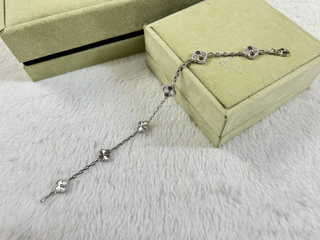 Van Cleef & Arpels Bracelet-56