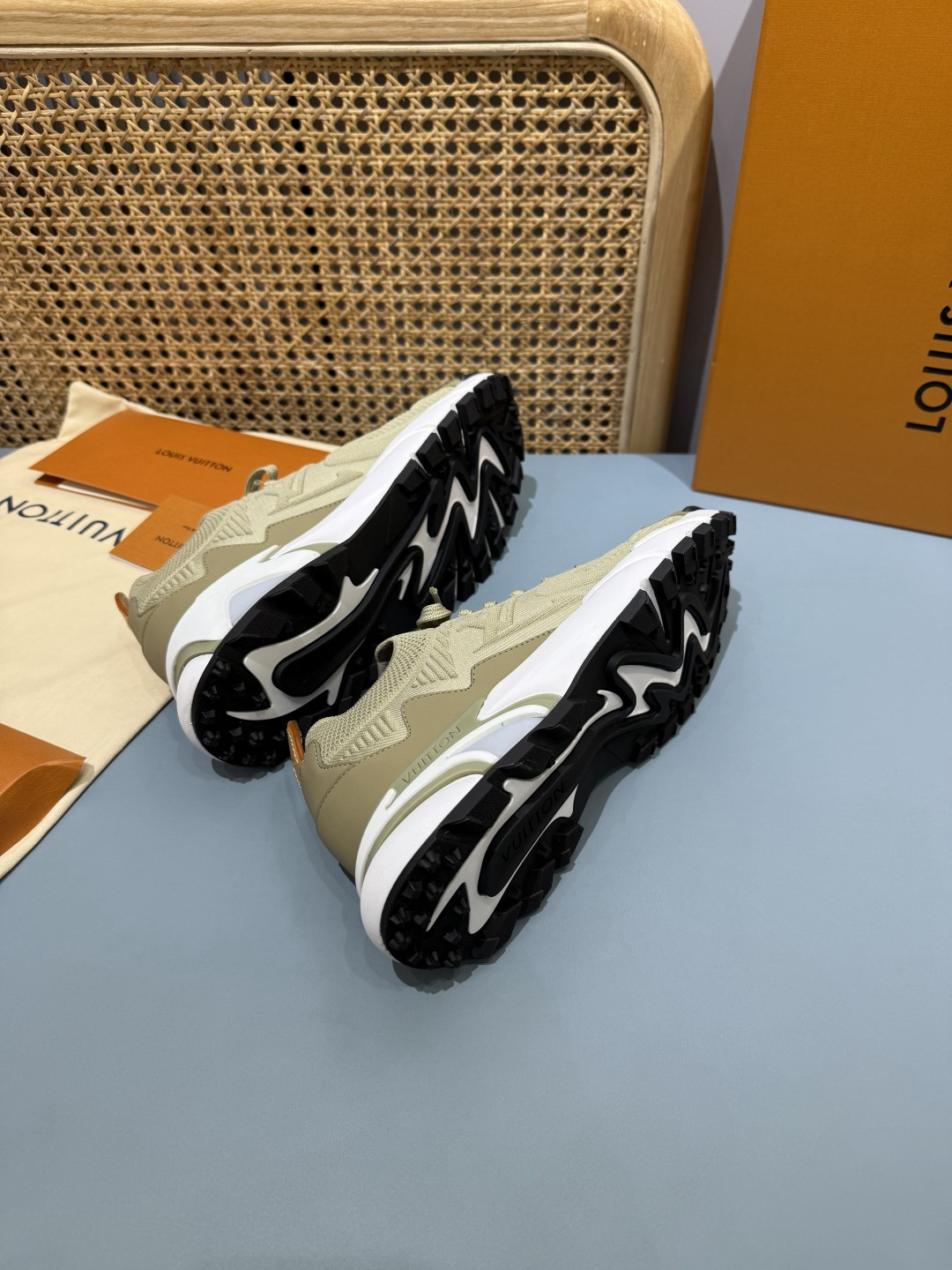 Lv Sneakers-186