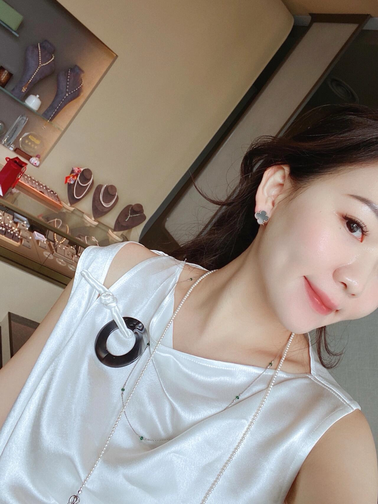 Van Cleef & Arpels earring-44