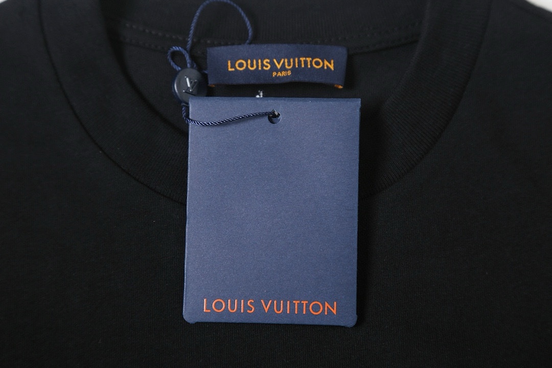 LV clothing-10