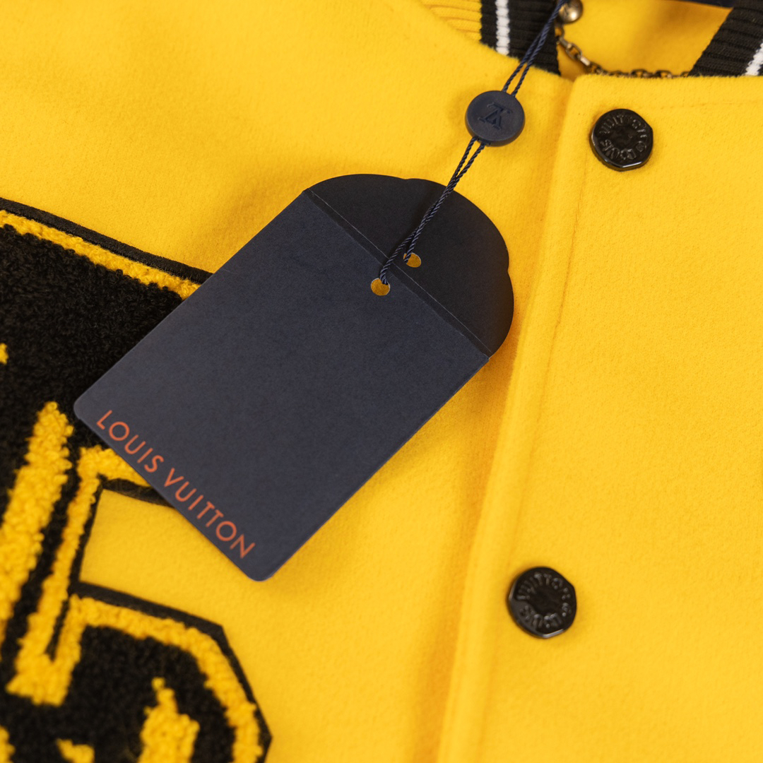 LV Clothing-318