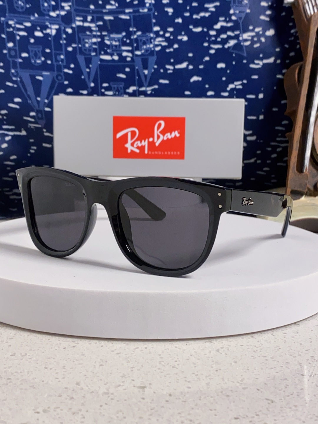 Ray-Ban glasses-1