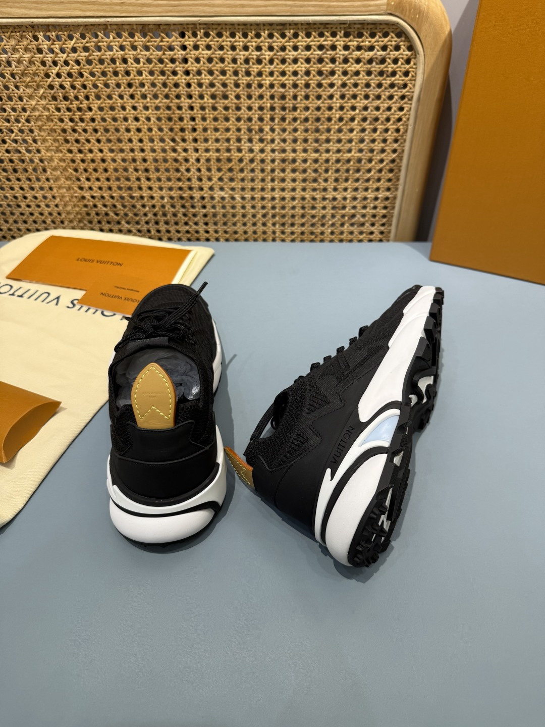 Lv Sneakers-178