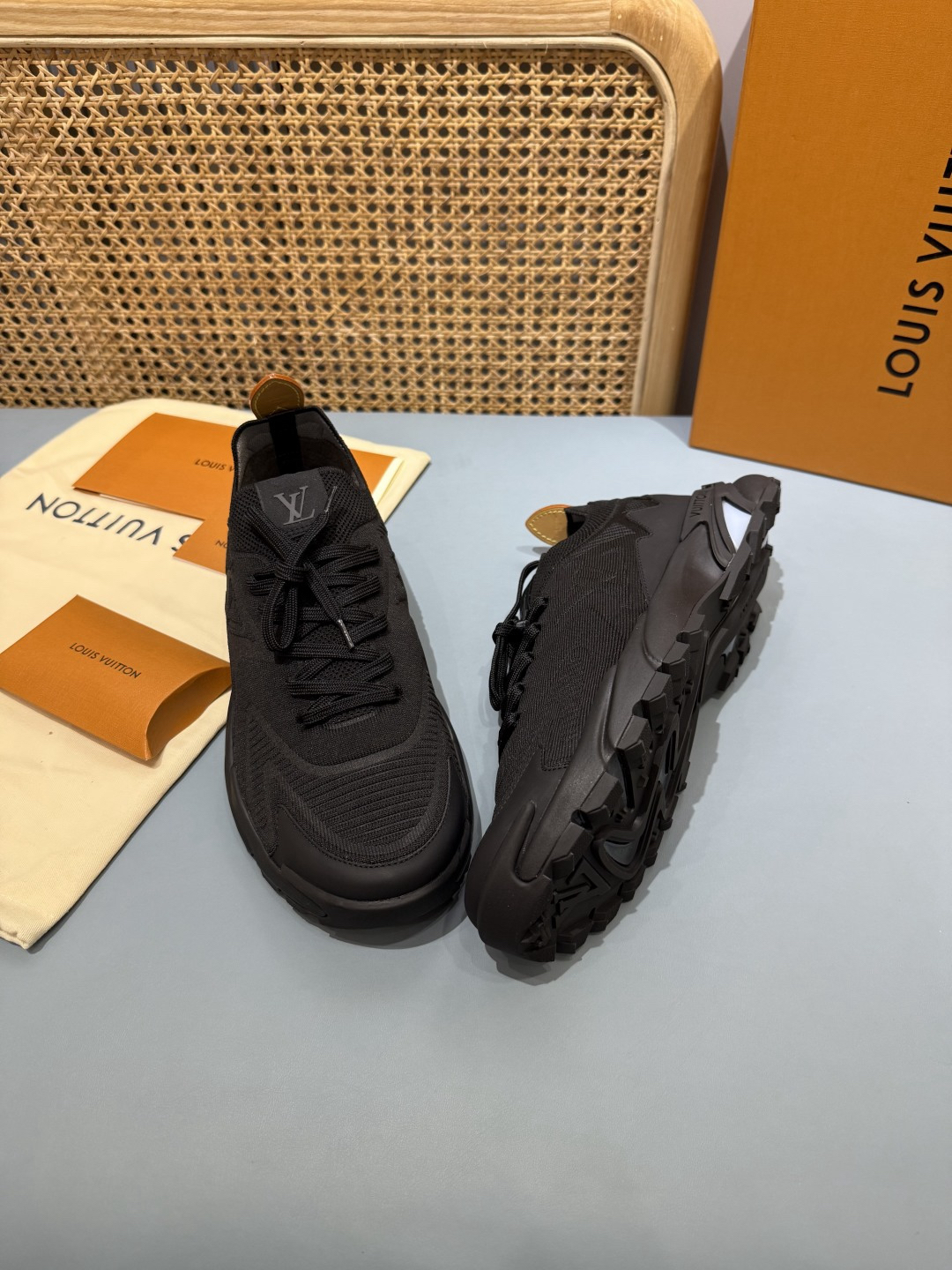 Lv Sneakers-173